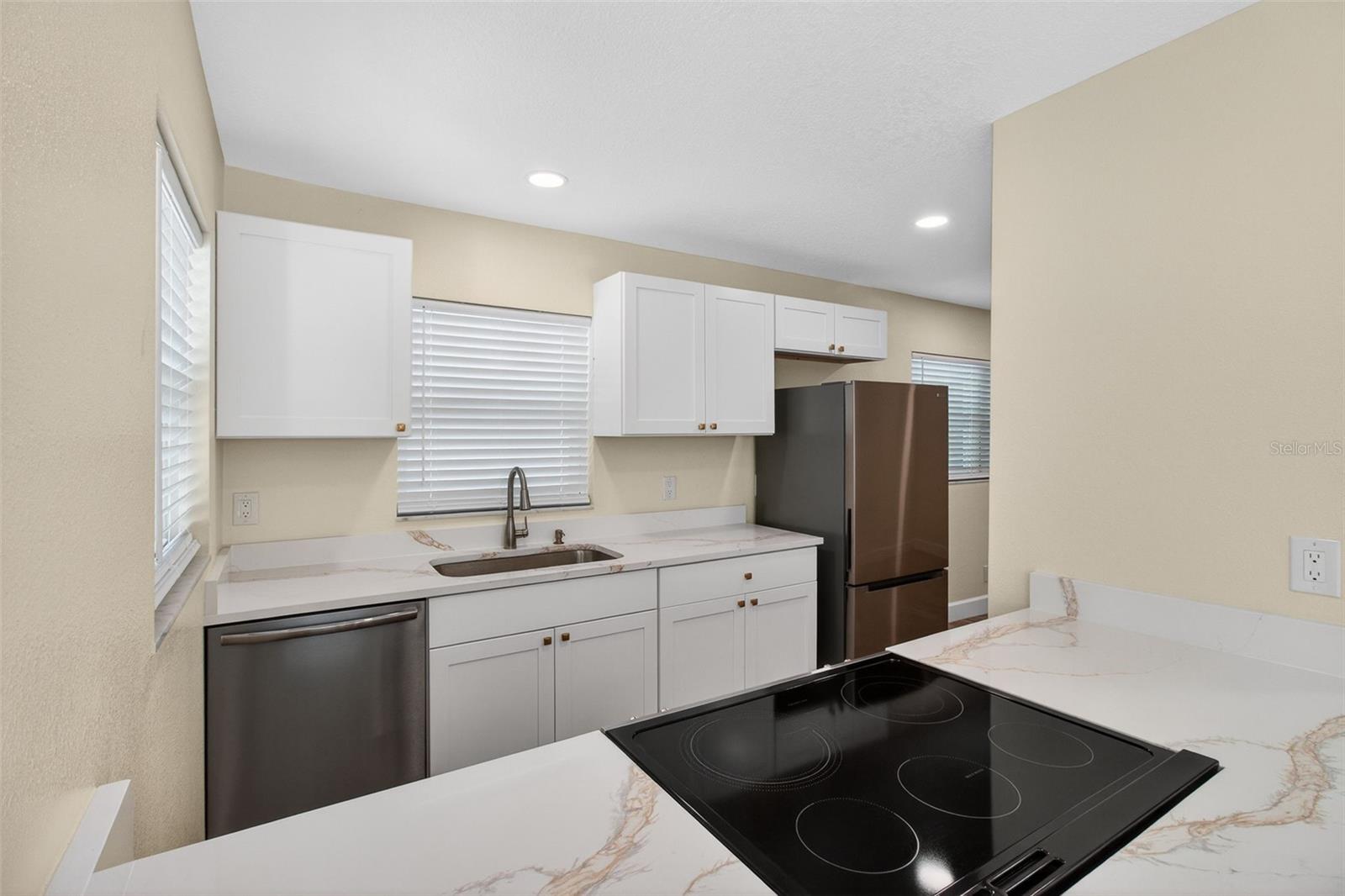 Image 9 of 33 For 3117 La Salle Street