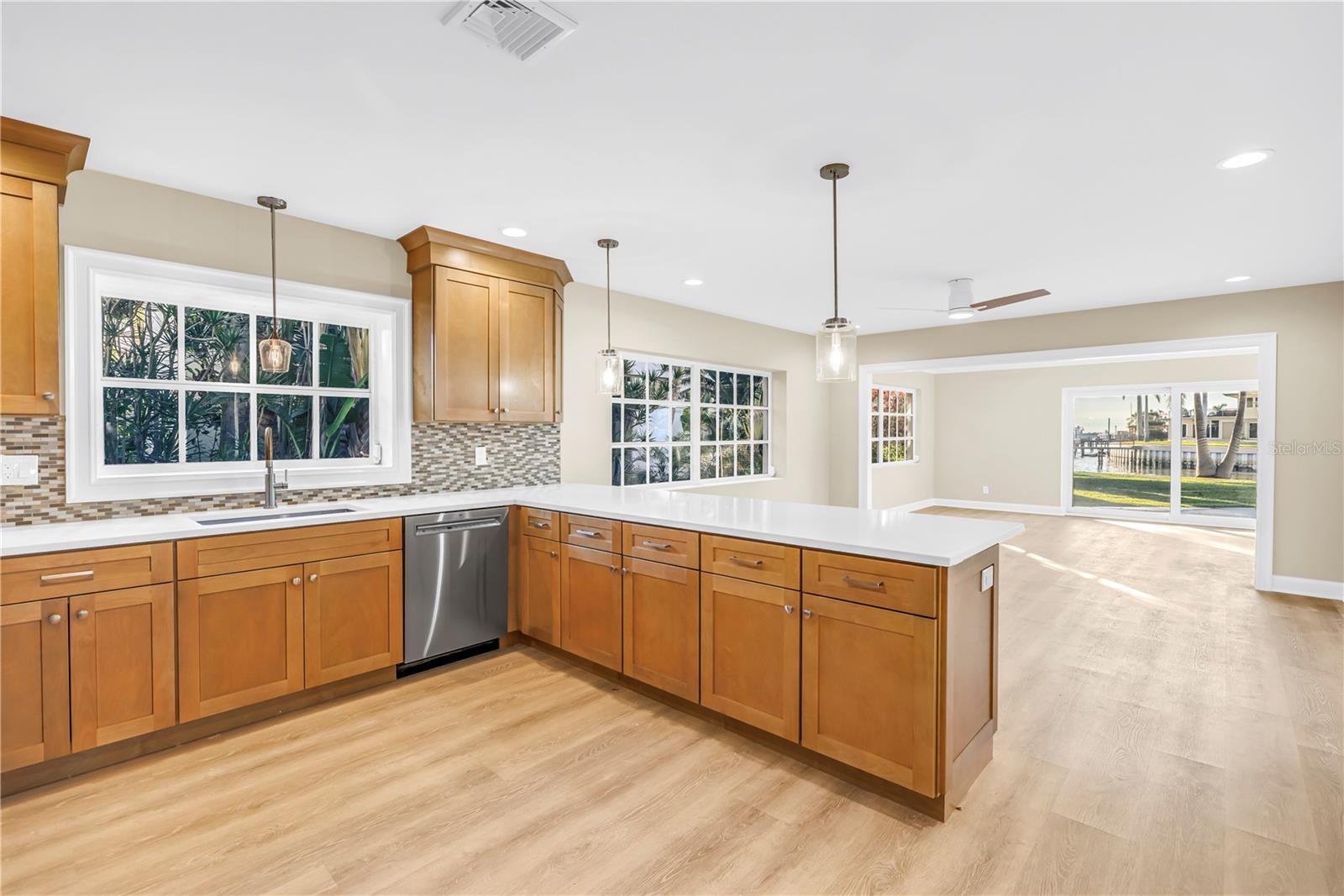 Image 10 of 32 For 11 Brightwaters Circle Ne