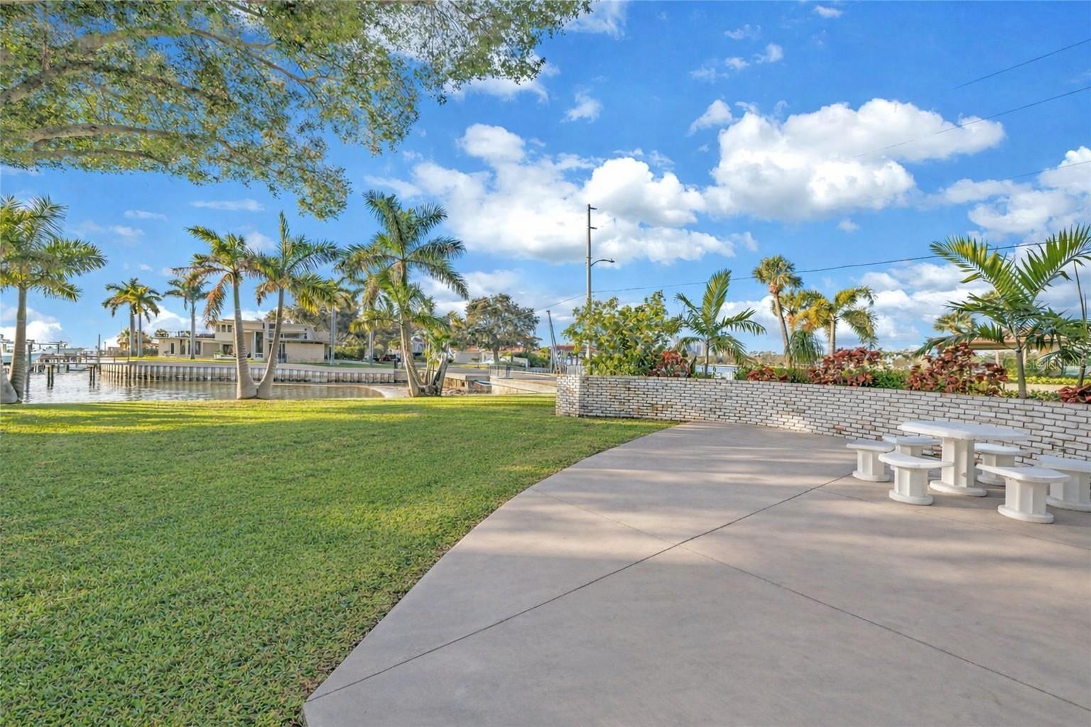 Image 23 of 32 For 11 Brightwaters Circle Ne