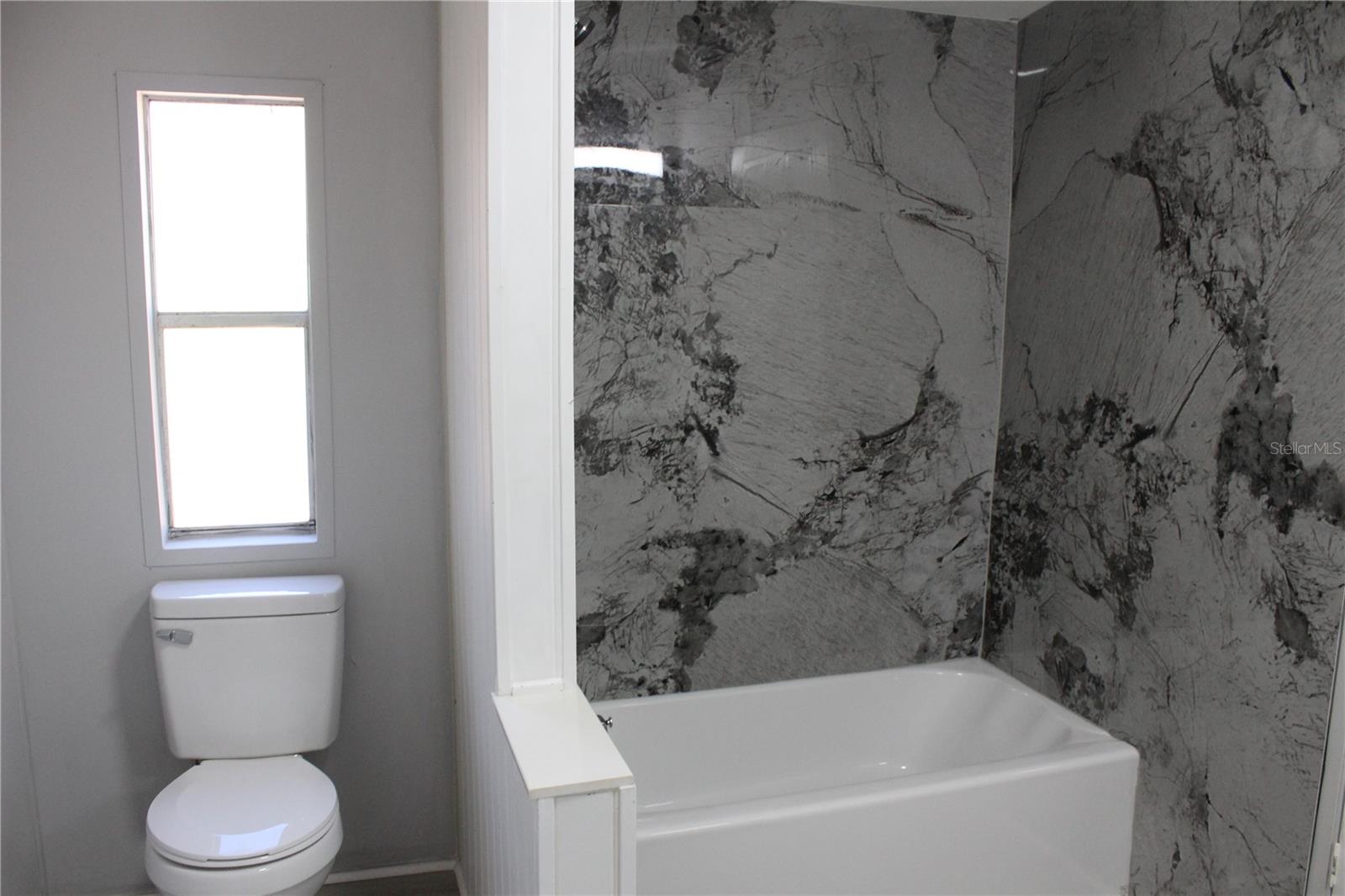 Image 16 of 19 For 10405 Jungle Street