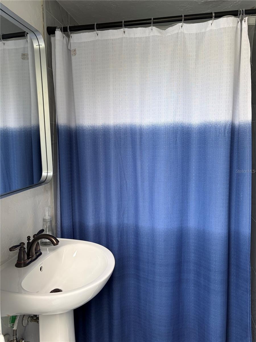 Image 10 of 24 For 726 Camrose Drive