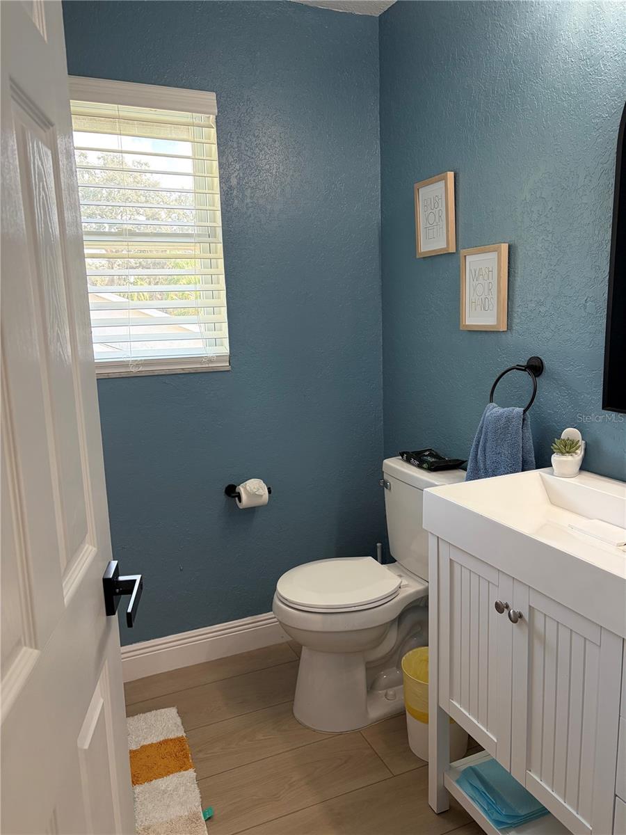 Image 13 of 24 For 726 Camrose Drive