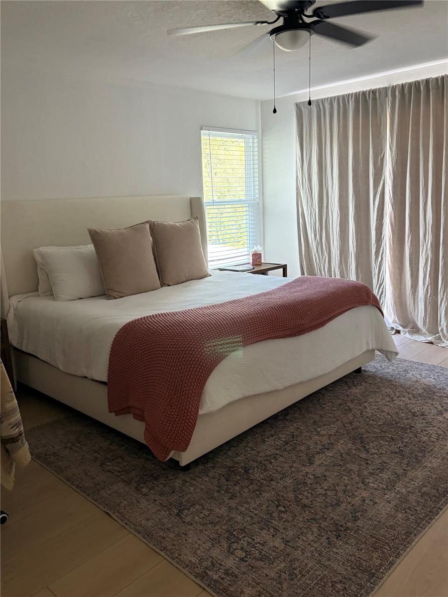 Image 15 of 24 For 726 Camrose Drive