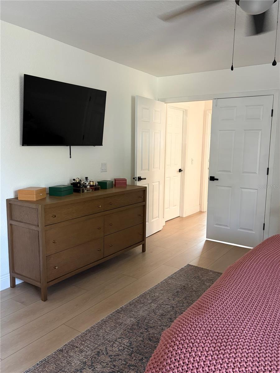 Image 16 of 24 For 726 Camrose Drive