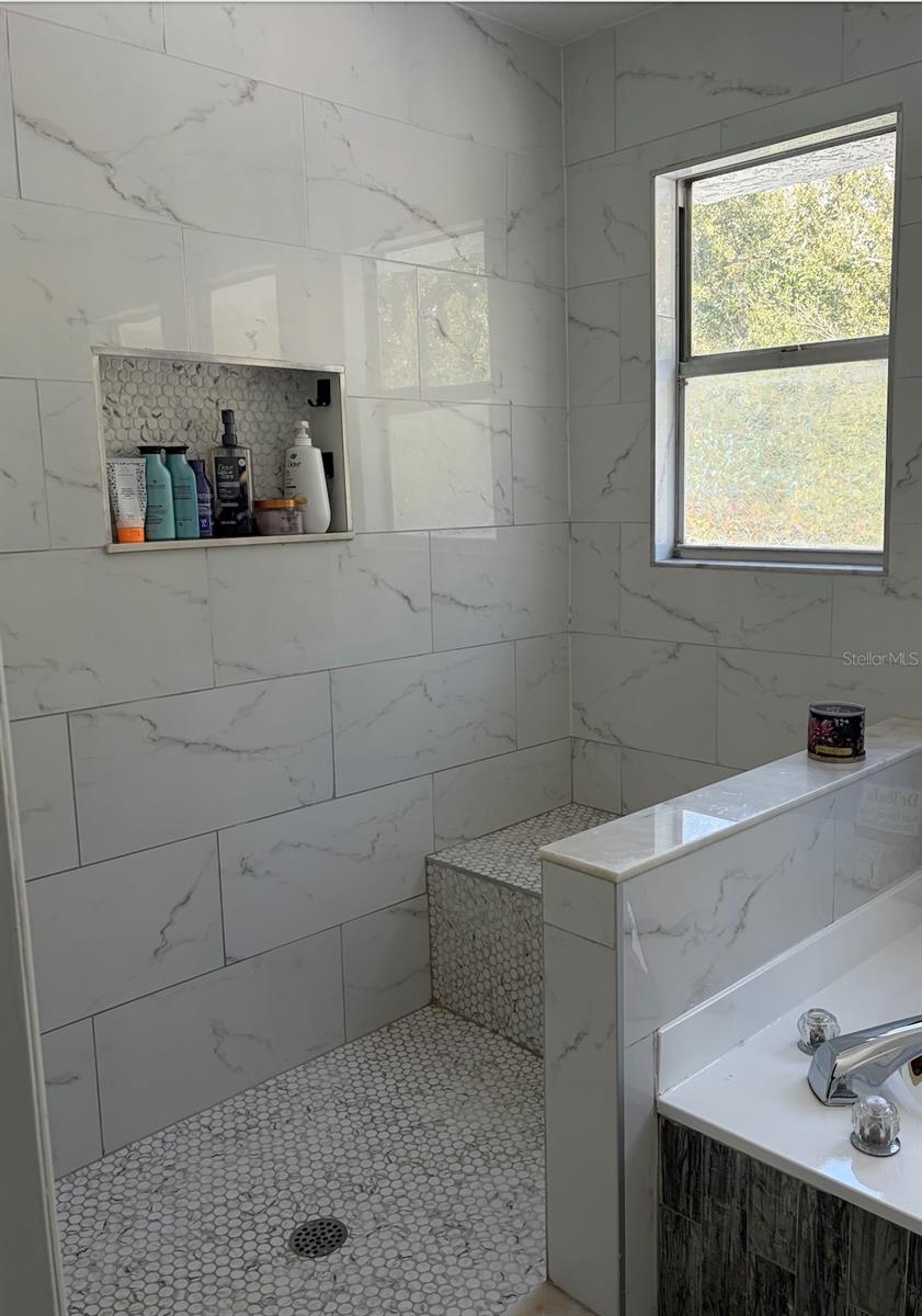 Image 18 of 24 For 726 Camrose Drive