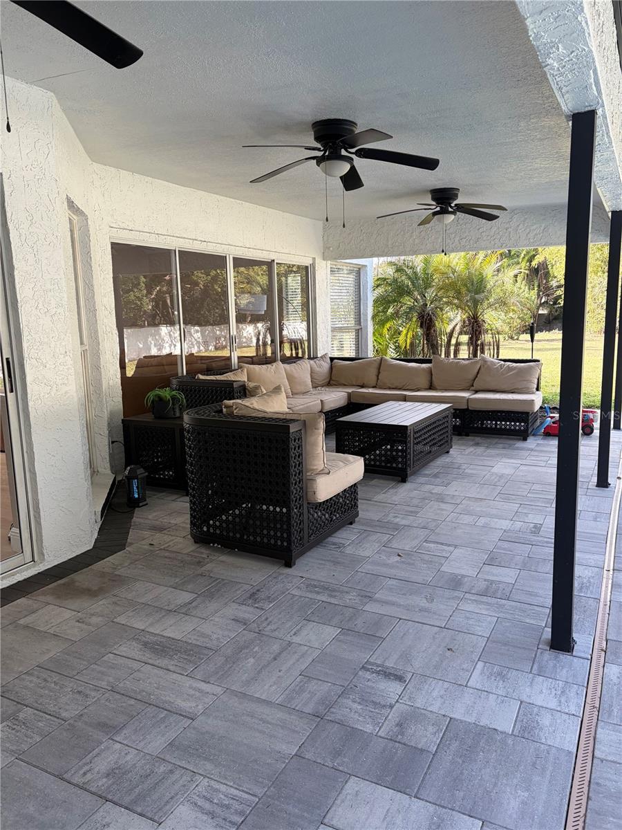 Image 21 of 24 For 726 Camrose Drive