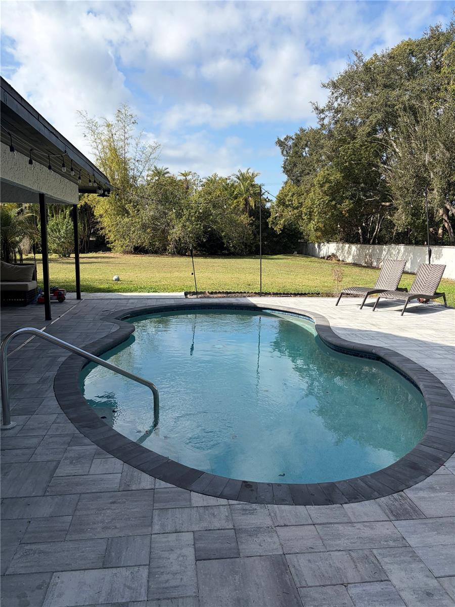 Image 22 of 24 For 726 Camrose Drive