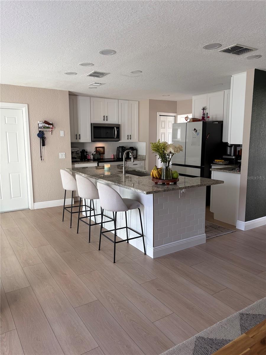 Image 9 of 24 For 726 Camrose Drive