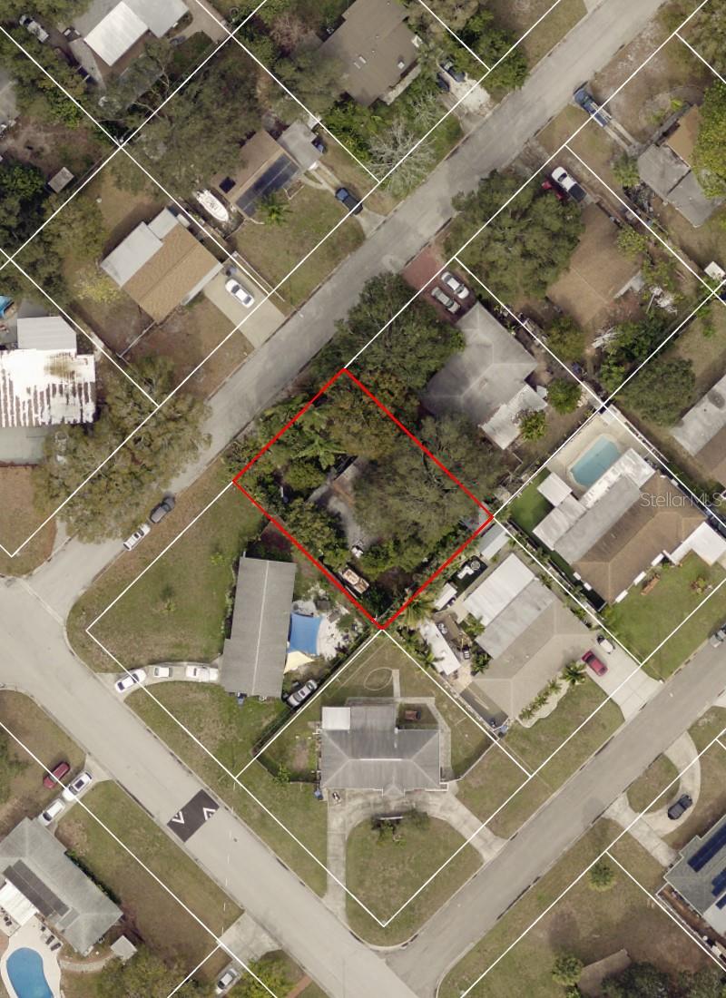 Listing photo id 0 for 6611 Kingswood Drive N