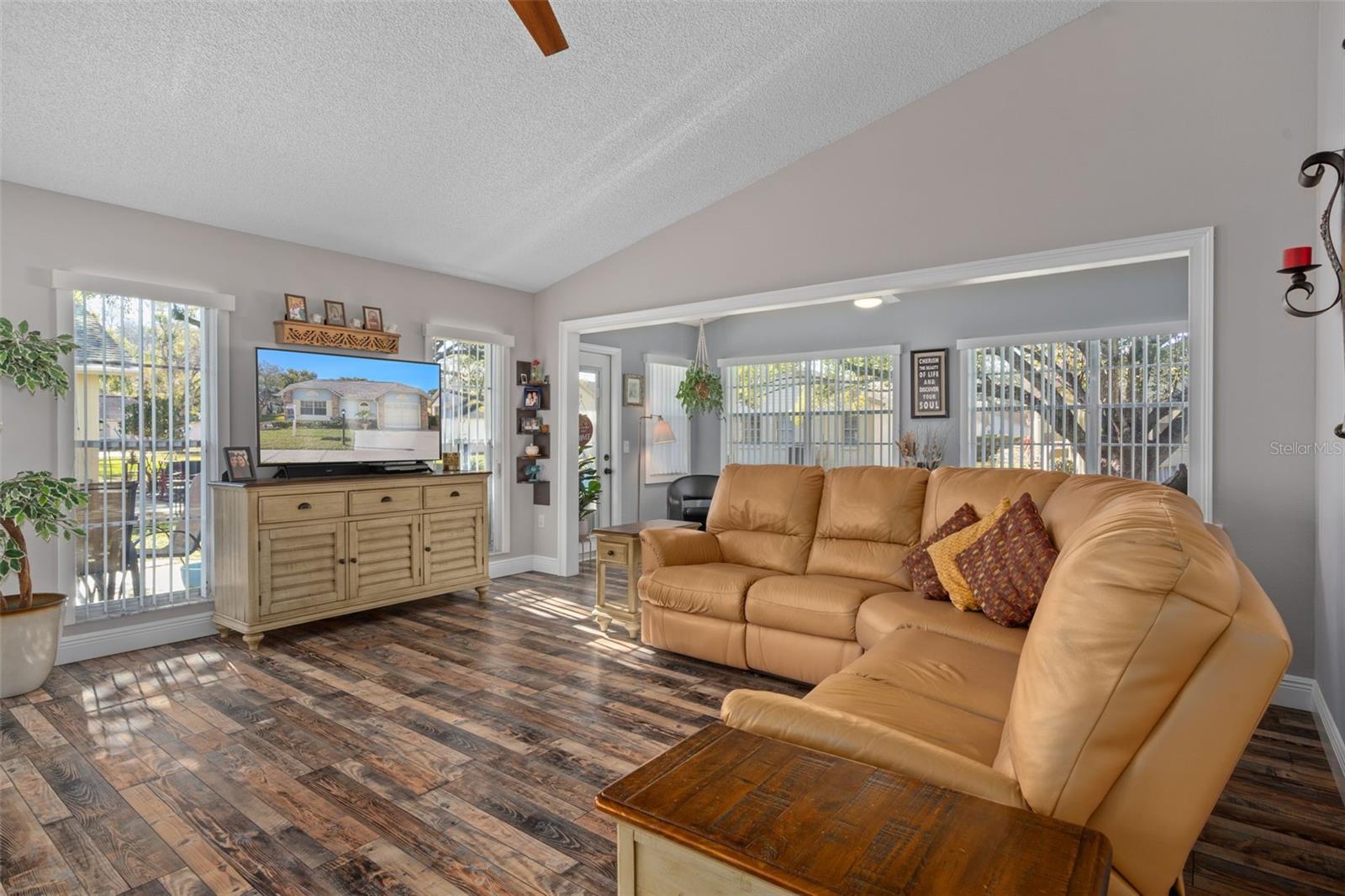 Image 18 of 46 For 4749 Westbury Court 4749