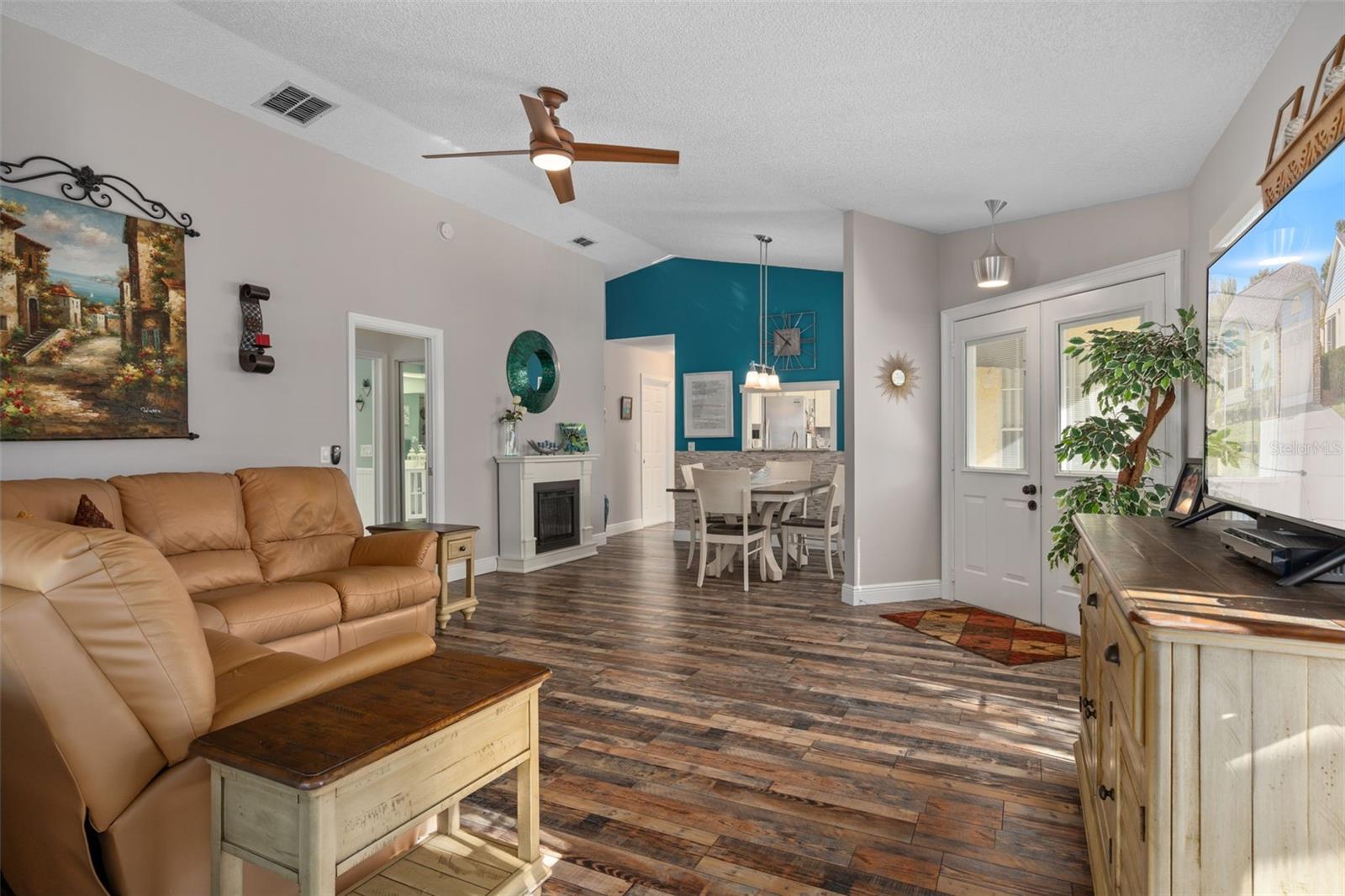 Image 19 of 46 For 4749 Westbury Court 4749