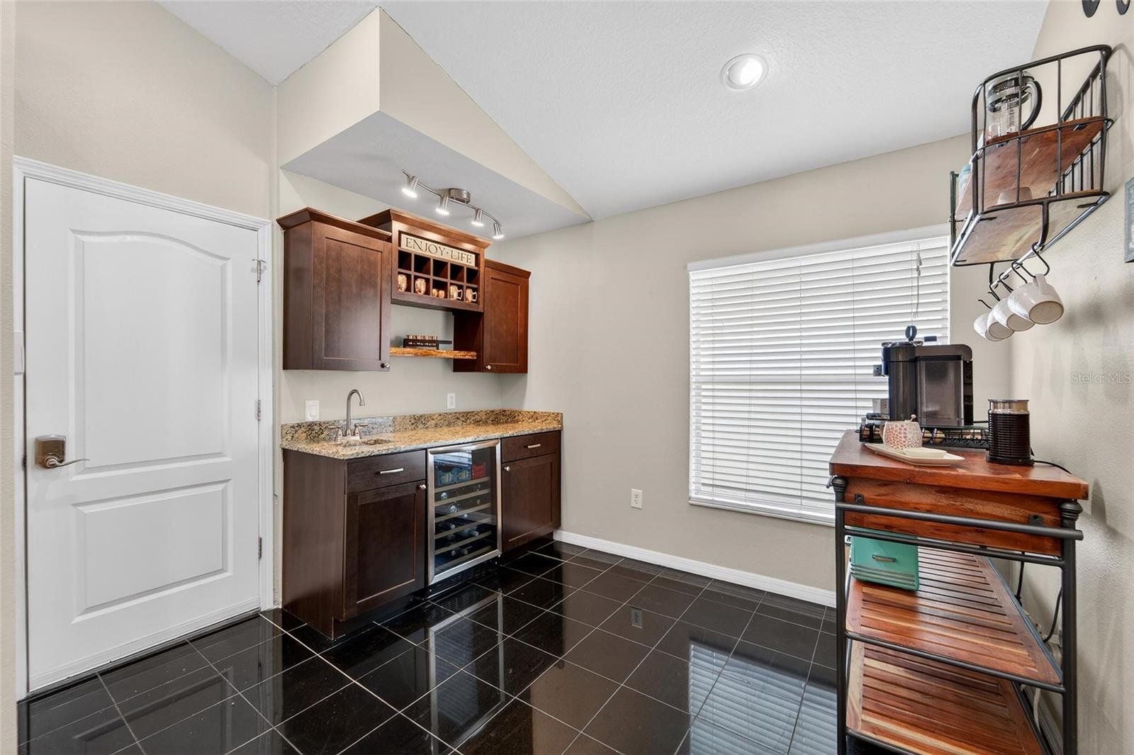 Image 12 of 74 For 25508 Bruford Boulevard