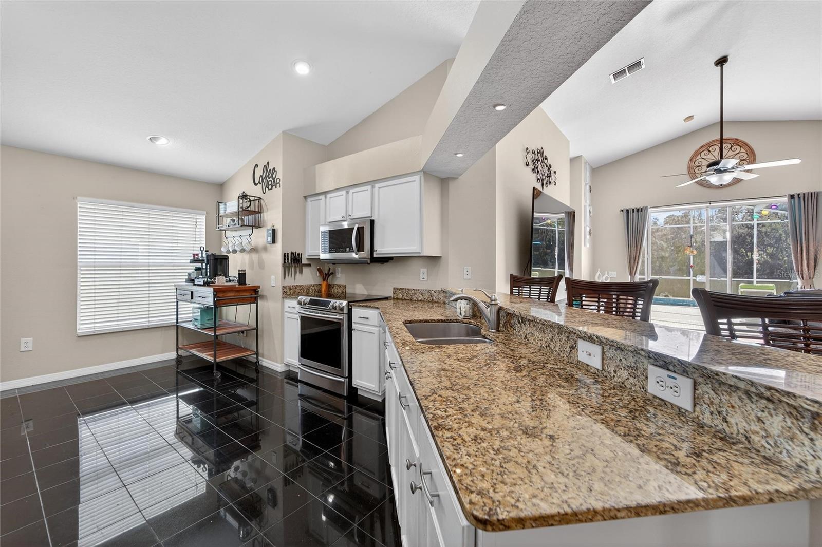 Image 13 of 74 For 25508 Bruford Boulevard