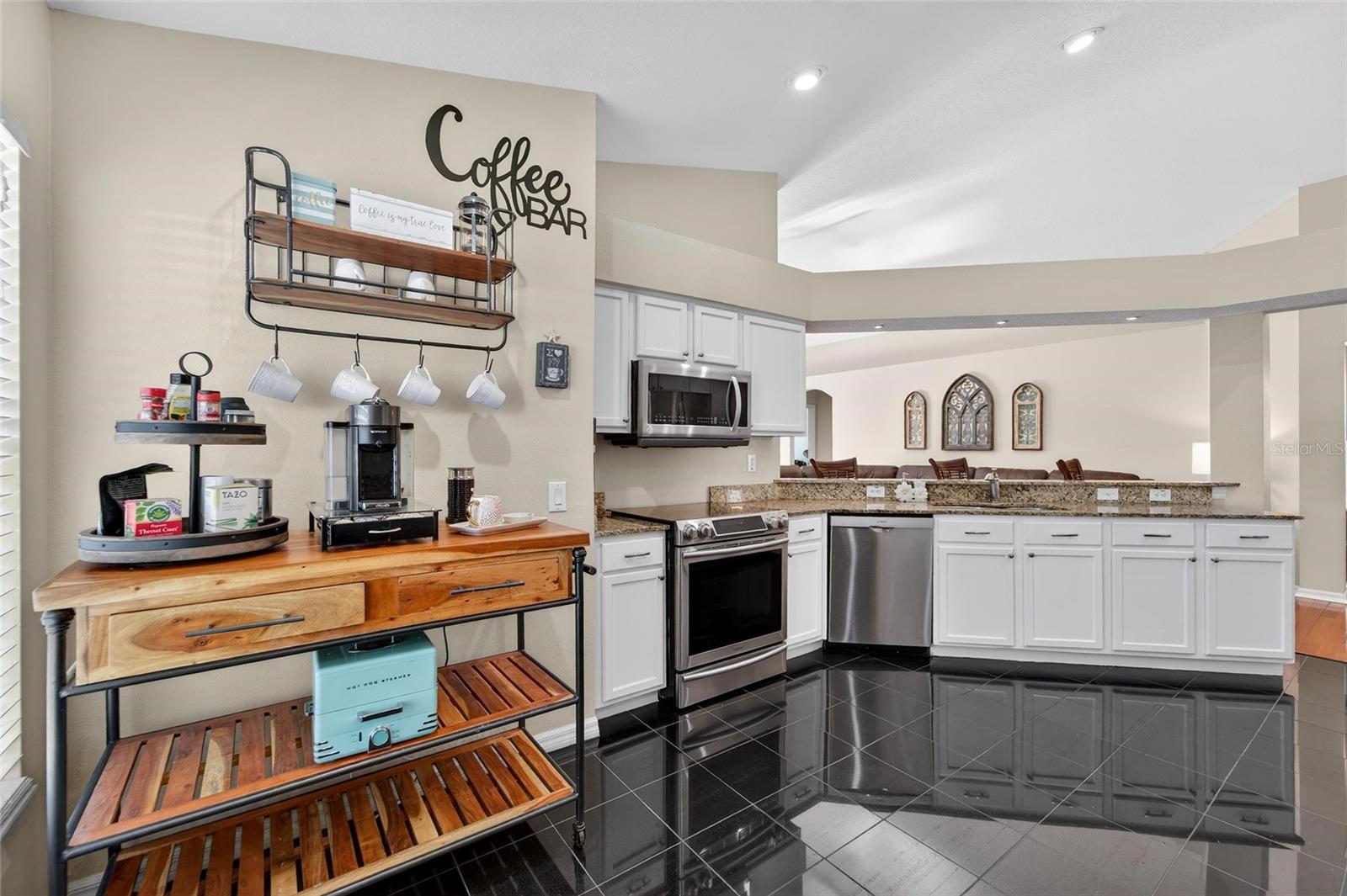 Image 14 of 74 For 25508 Bruford Boulevard