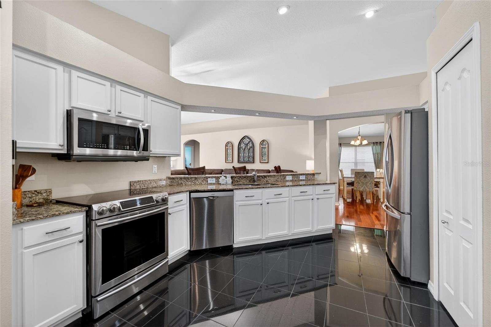 Image 16 of 74 For 25508 Bruford Boulevard