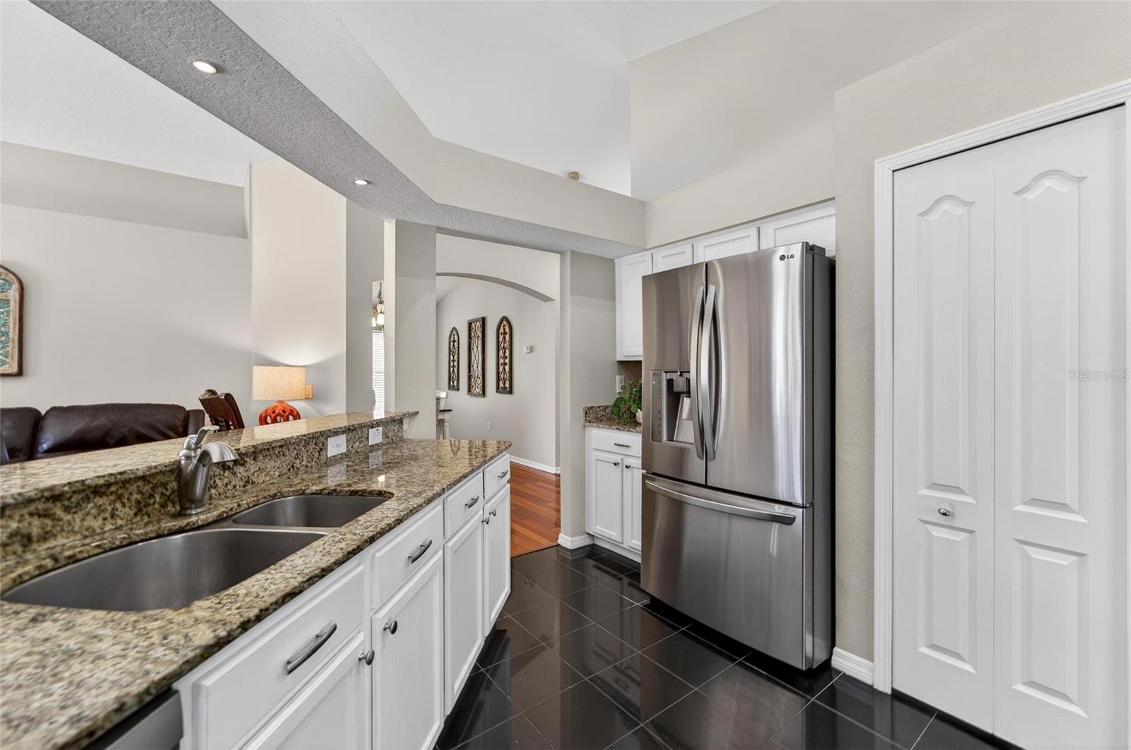 Image 17 of 74 For 25508 Bruford Boulevard