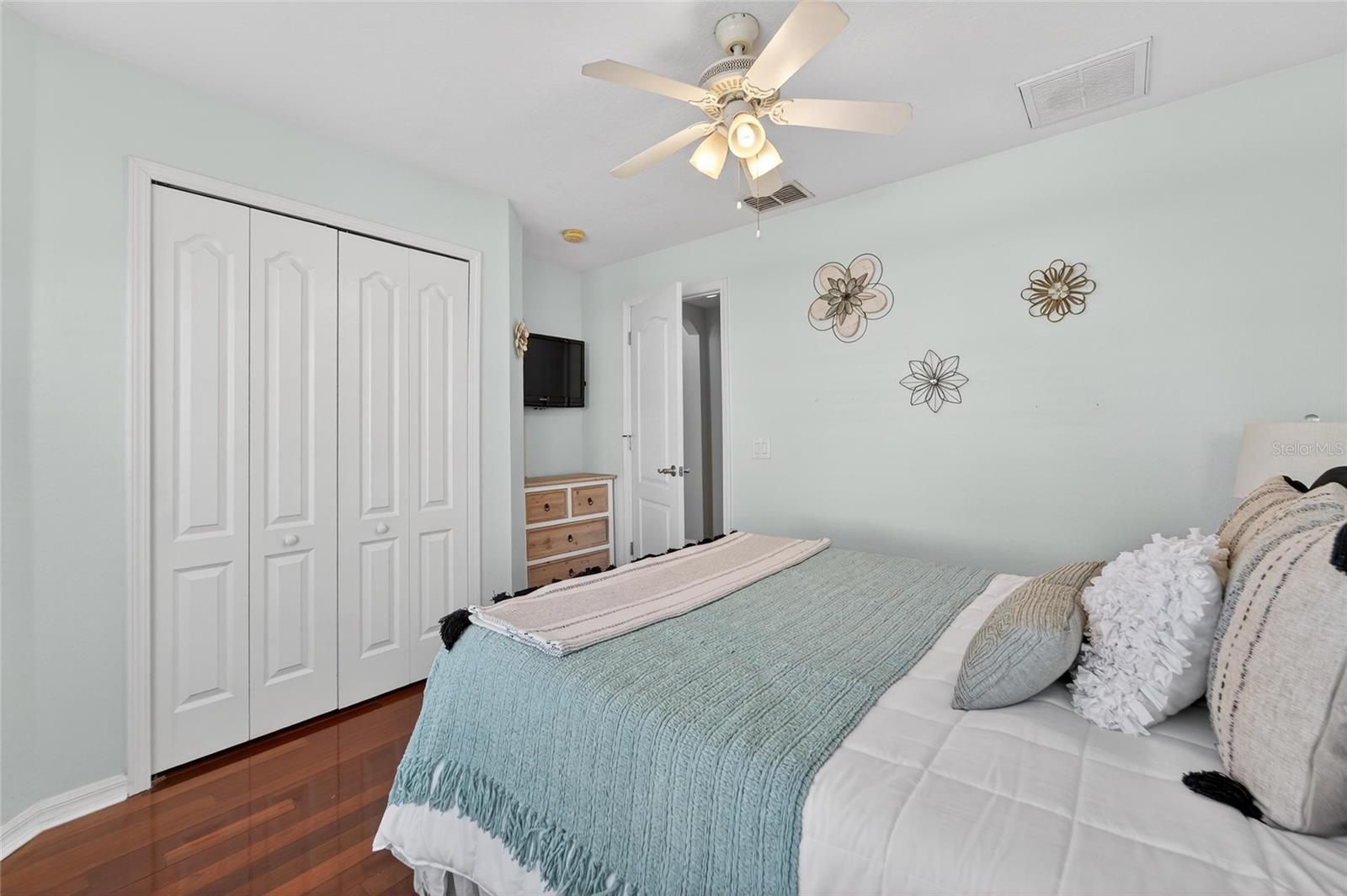 Image 24 of 74 For 25508 Bruford Boulevard