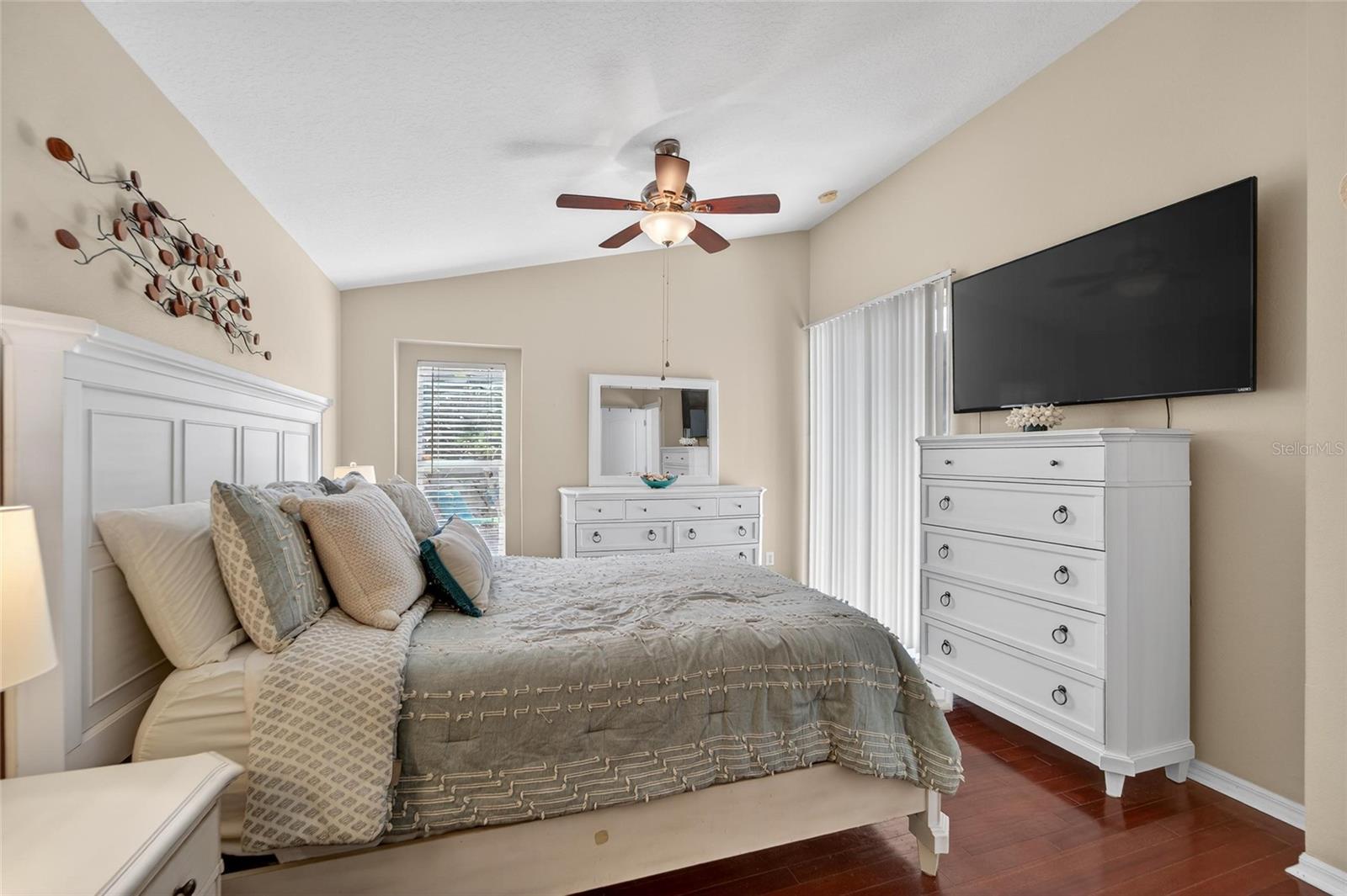 Image 28 of 74 For 25508 Bruford Boulevard