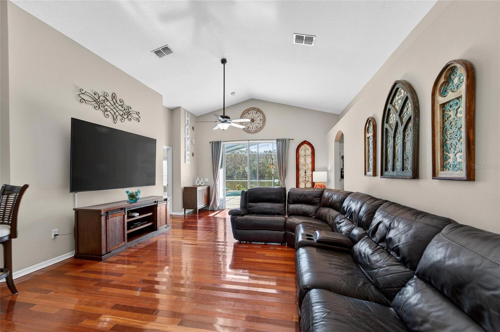 Image 7 of 74 For 25508 Bruford Boulevard