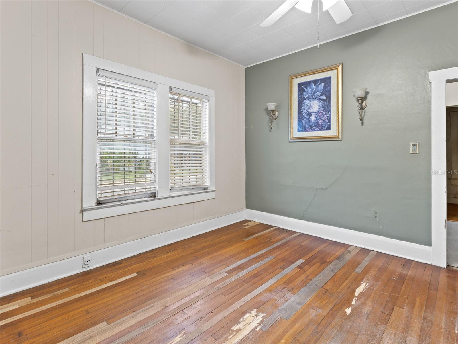 Listing photo id 10 for 702 Virginia Avenue