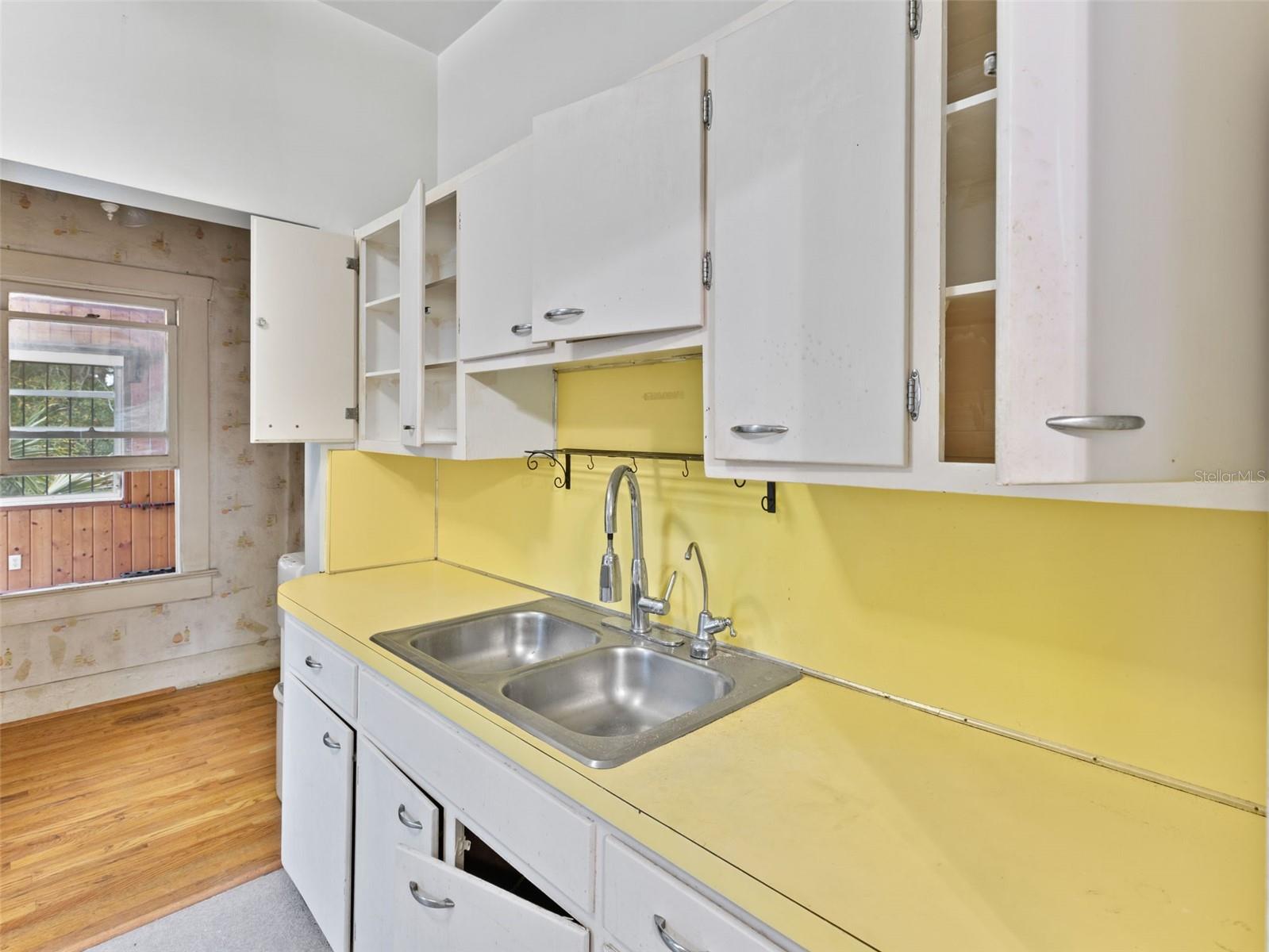 Listing photo id 12 for 702 Virginia Avenue