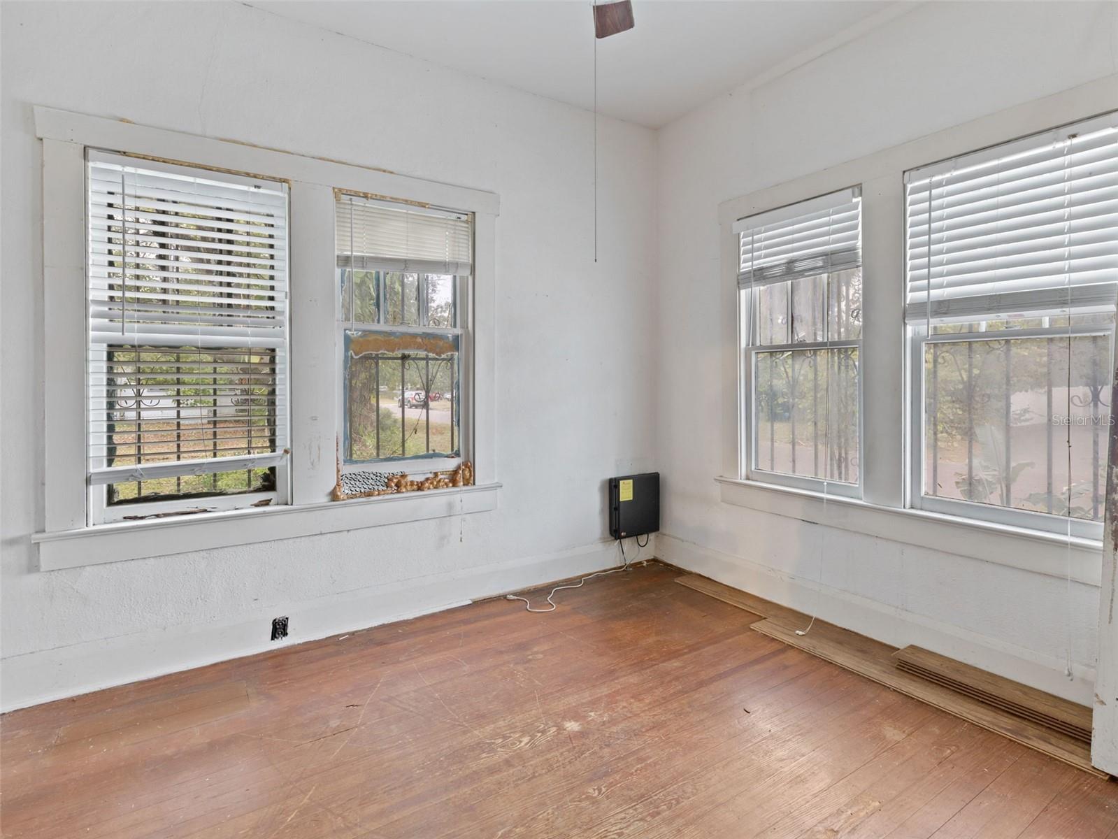 Listing photo id 17 for 702 Virginia Avenue