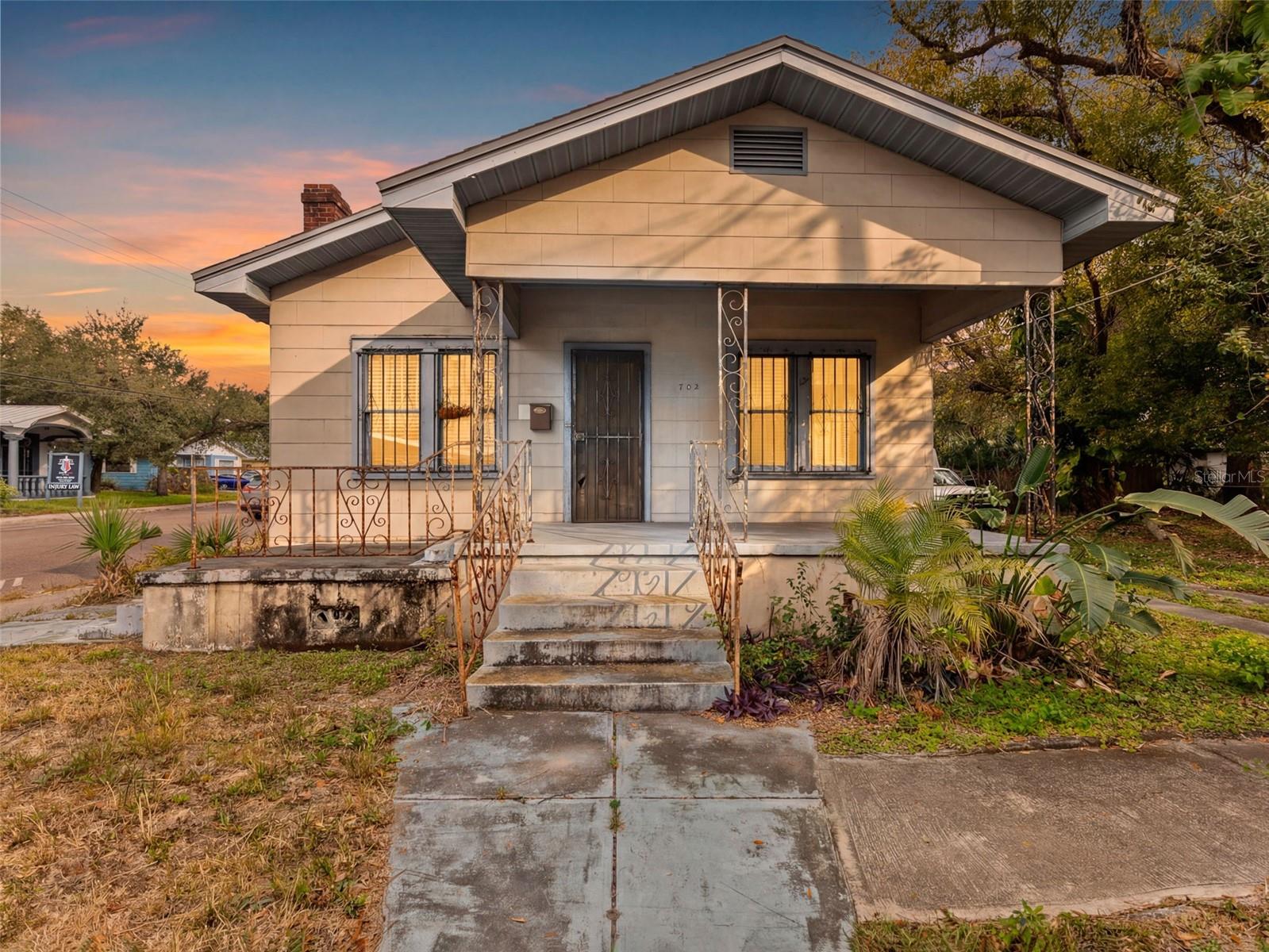 Listing photo id 0 for 702 Virginia Avenue