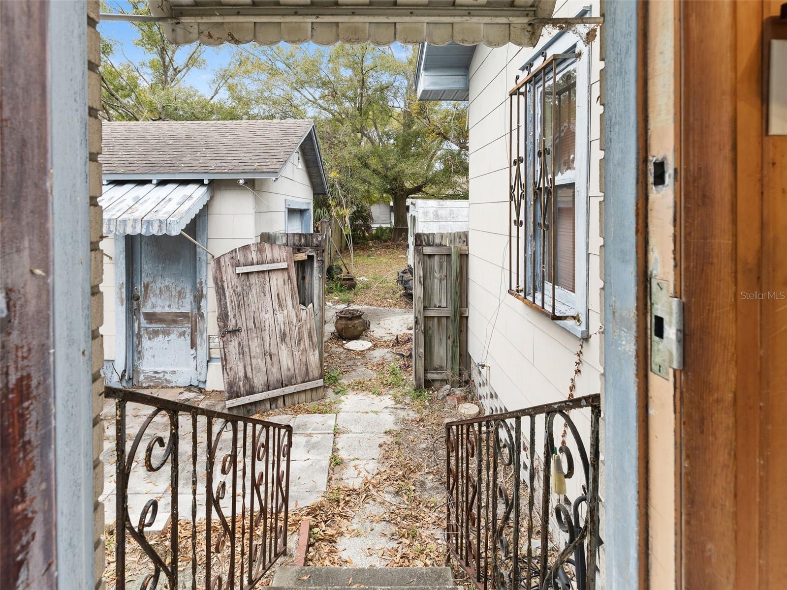 Listing photo id 21 for 702 Virginia Avenue