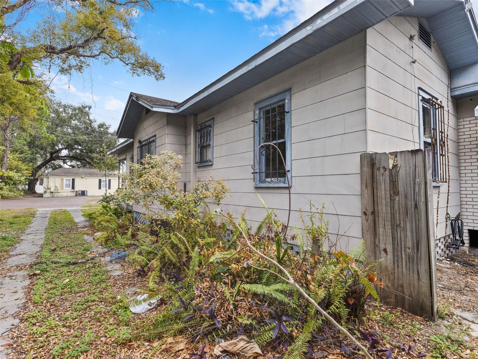 Listing photo id 23 for 702 Virginia Avenue