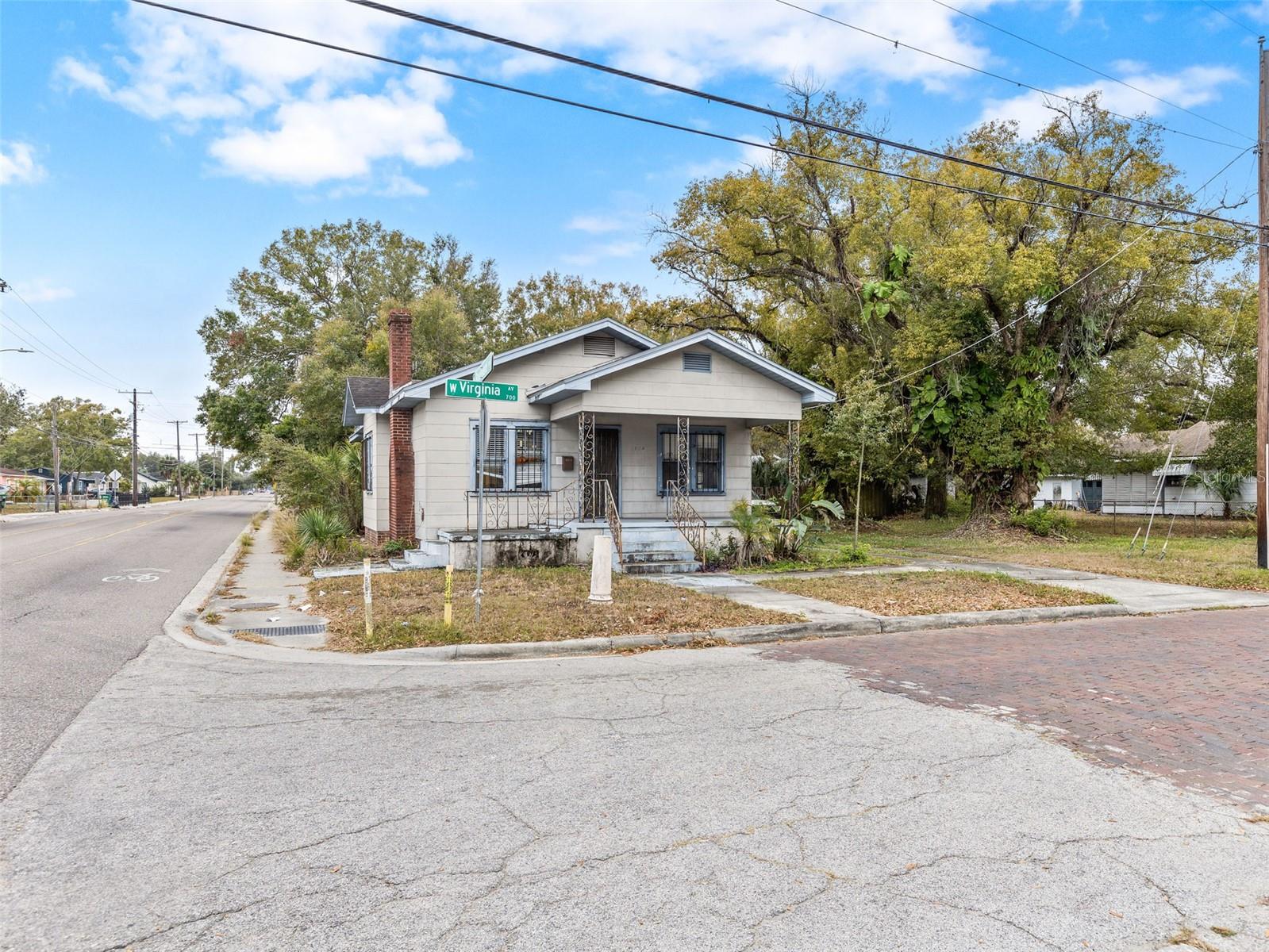 Listing photo id 1 for 702 Virginia Avenue