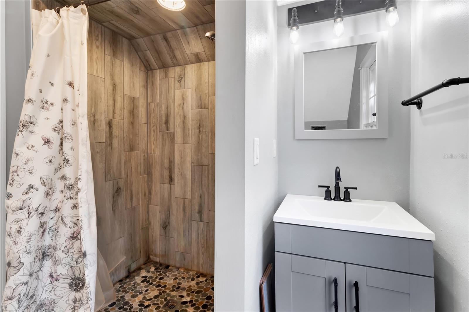 Image 31 of 79 For 14951 Thoroughbred Lane