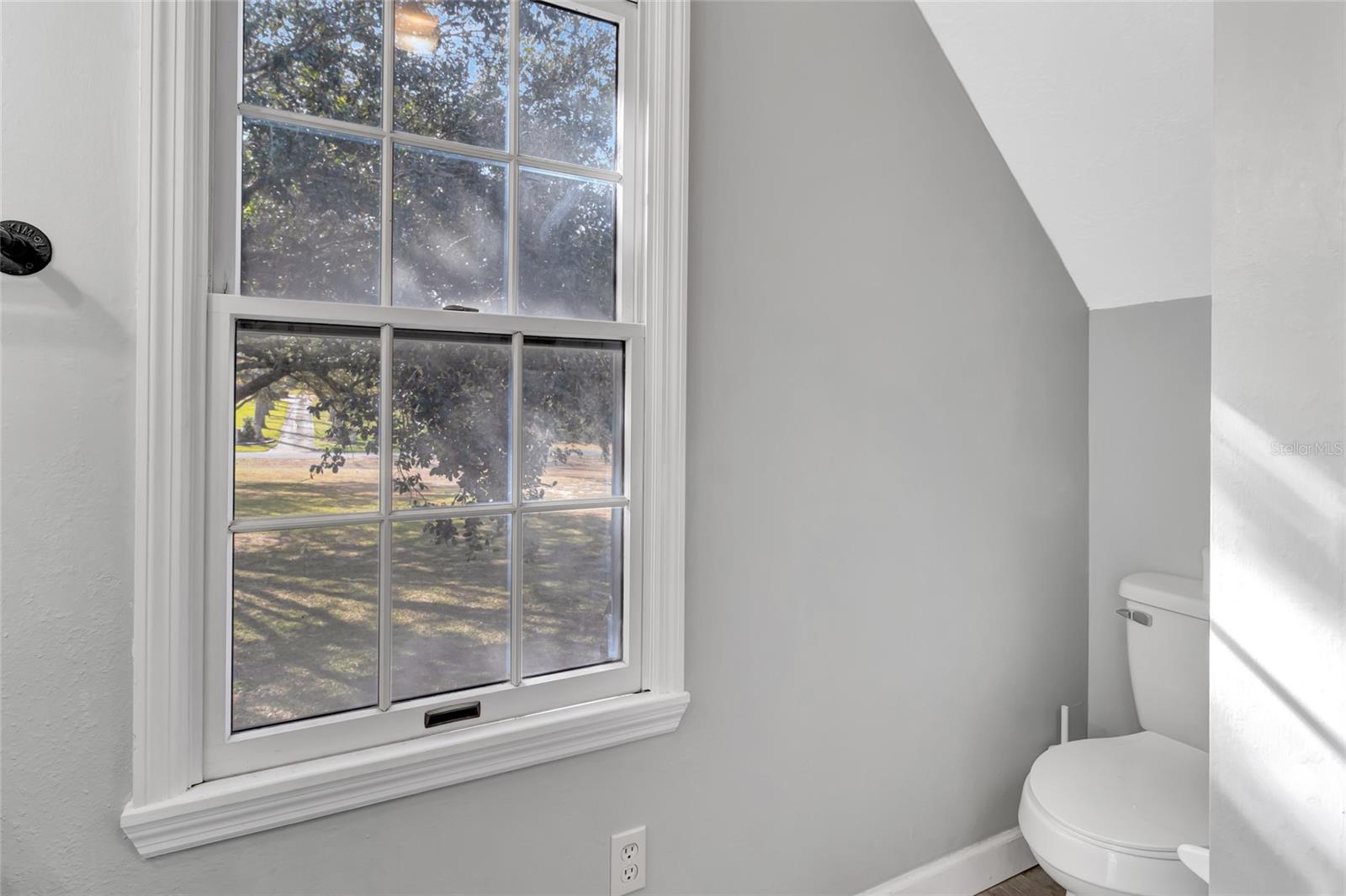 Image 33 of 79 For 14951 Thoroughbred Lane