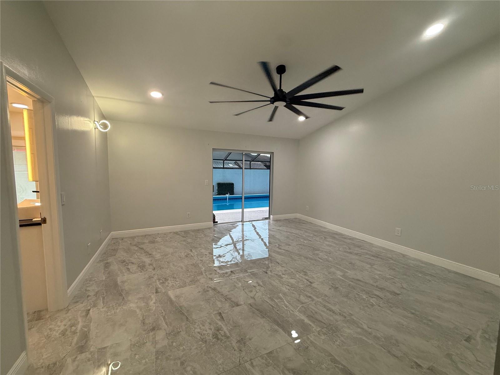 Image 34 of 61 For 6728 Islander Lane