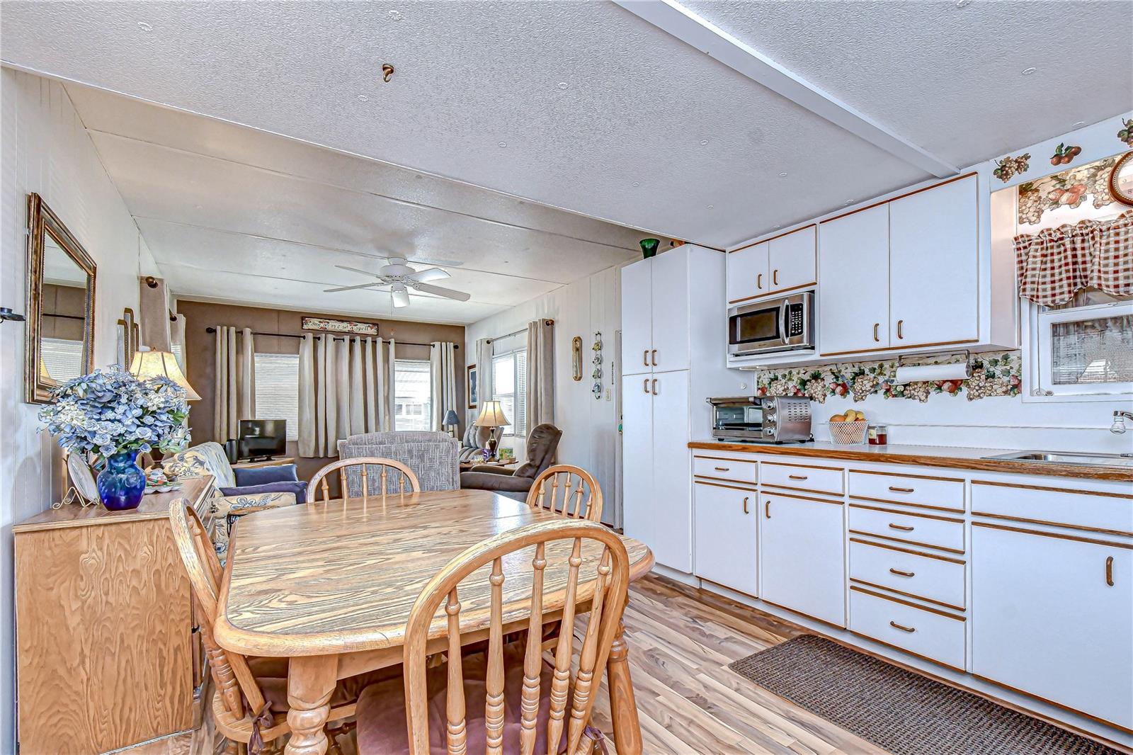 Image 10 of 46 For 38641 Lansing Avenue