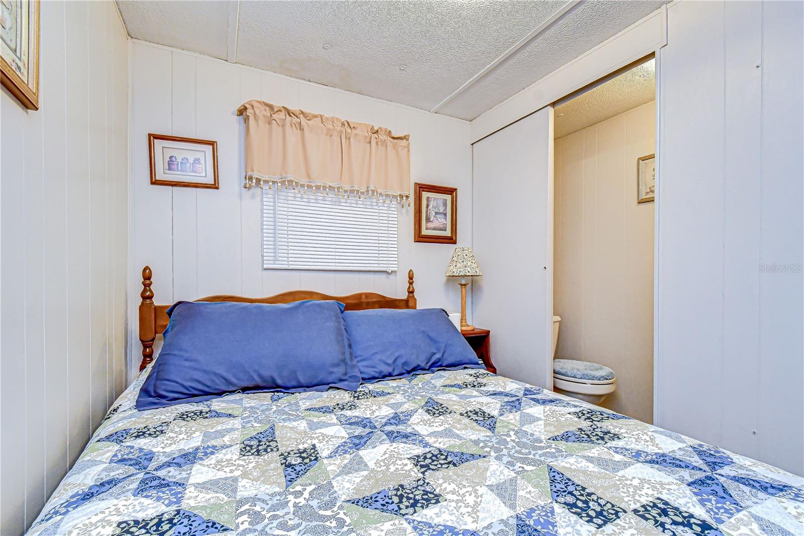 Image 18 of 46 For 38641 Lansing Avenue