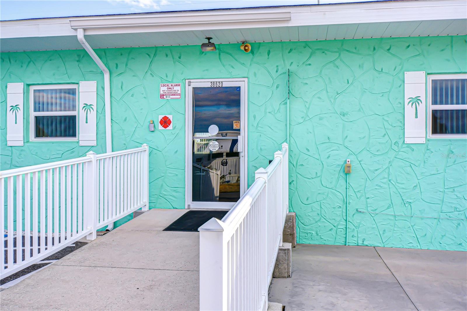 Image 28 of 46 For 38641 Lansing Avenue