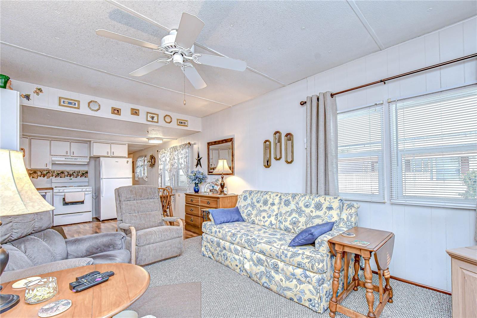 Image 6 of 46 For 38641 Lansing Avenue