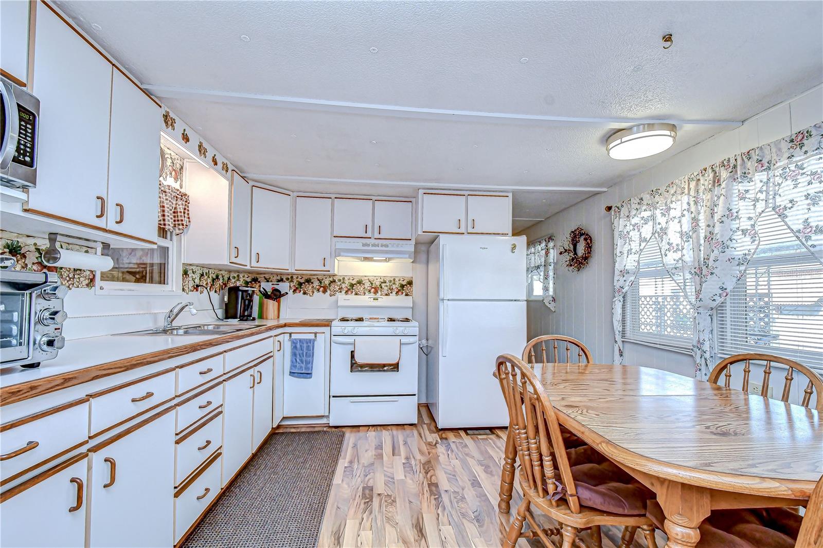 Image 7 of 46 For 38641 Lansing Avenue