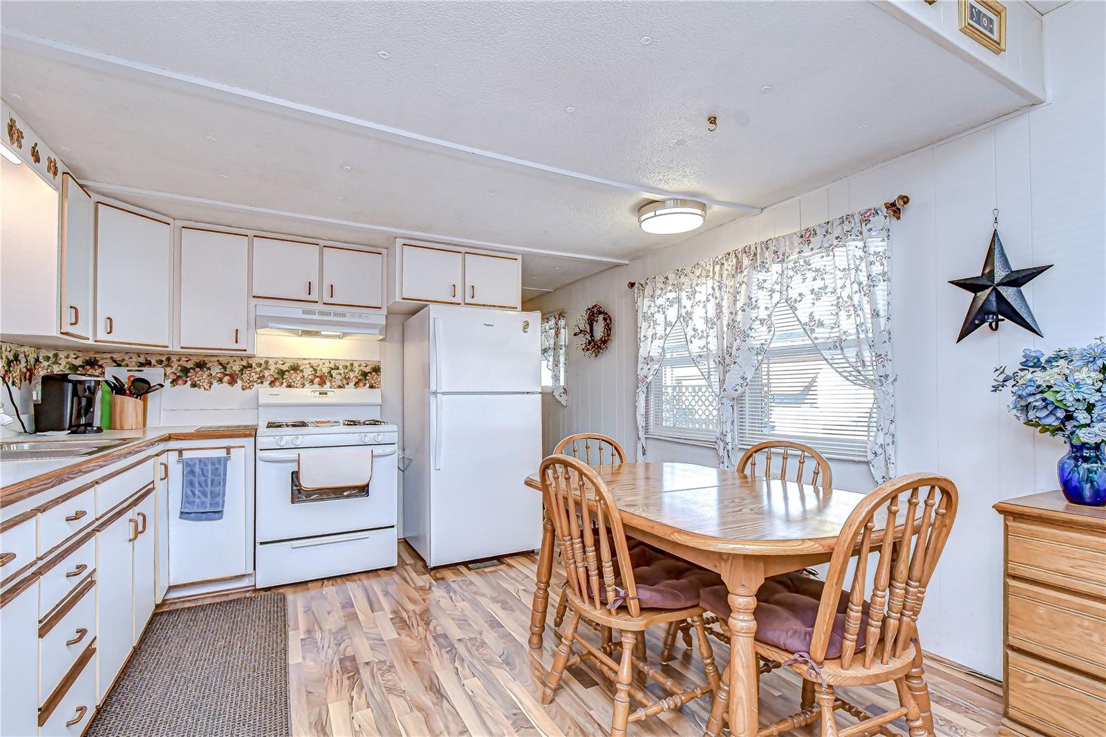 Image 8 of 46 For 38641 Lansing Avenue