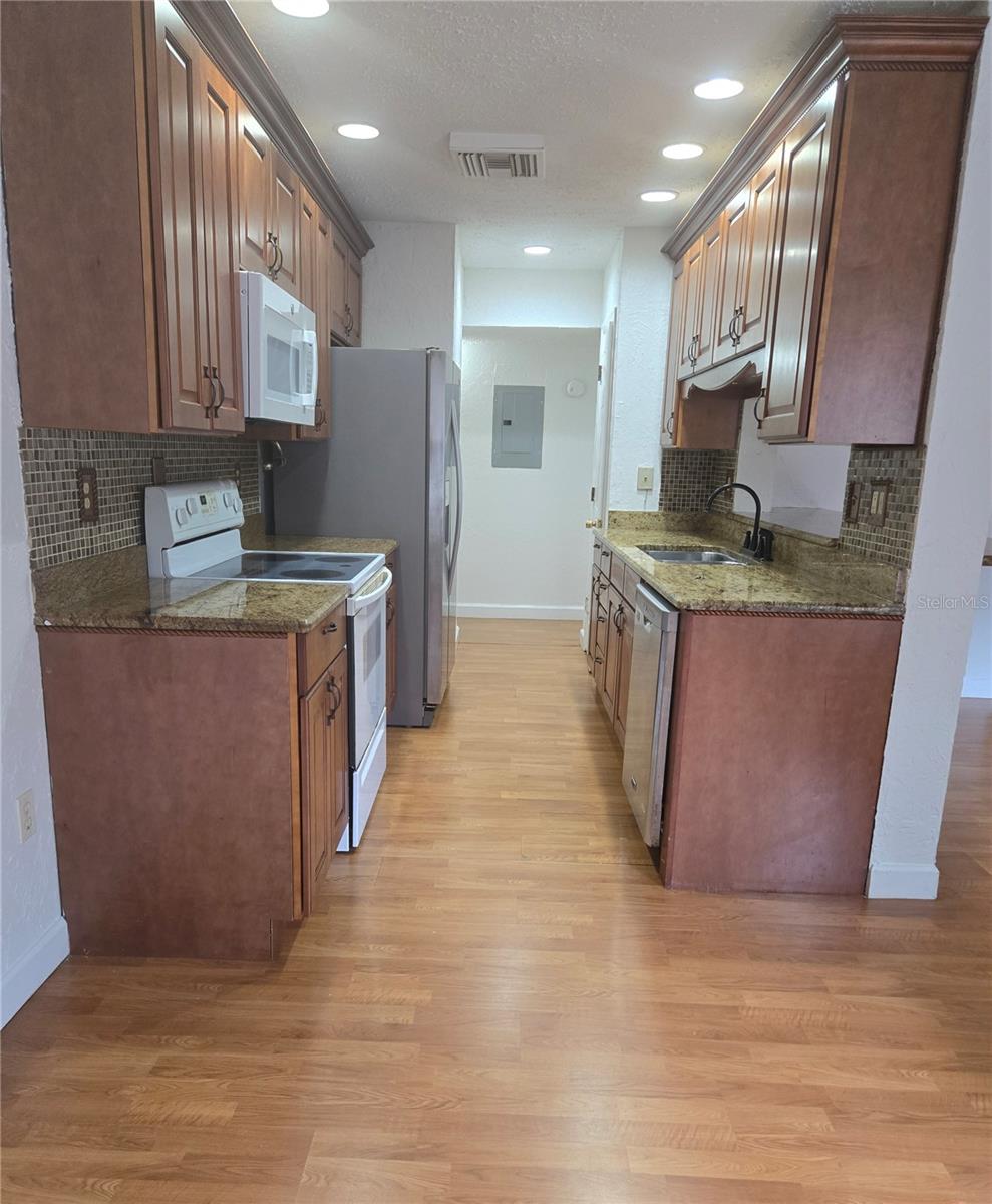 Image 10 of 36 For 4105 38th Avenue S F