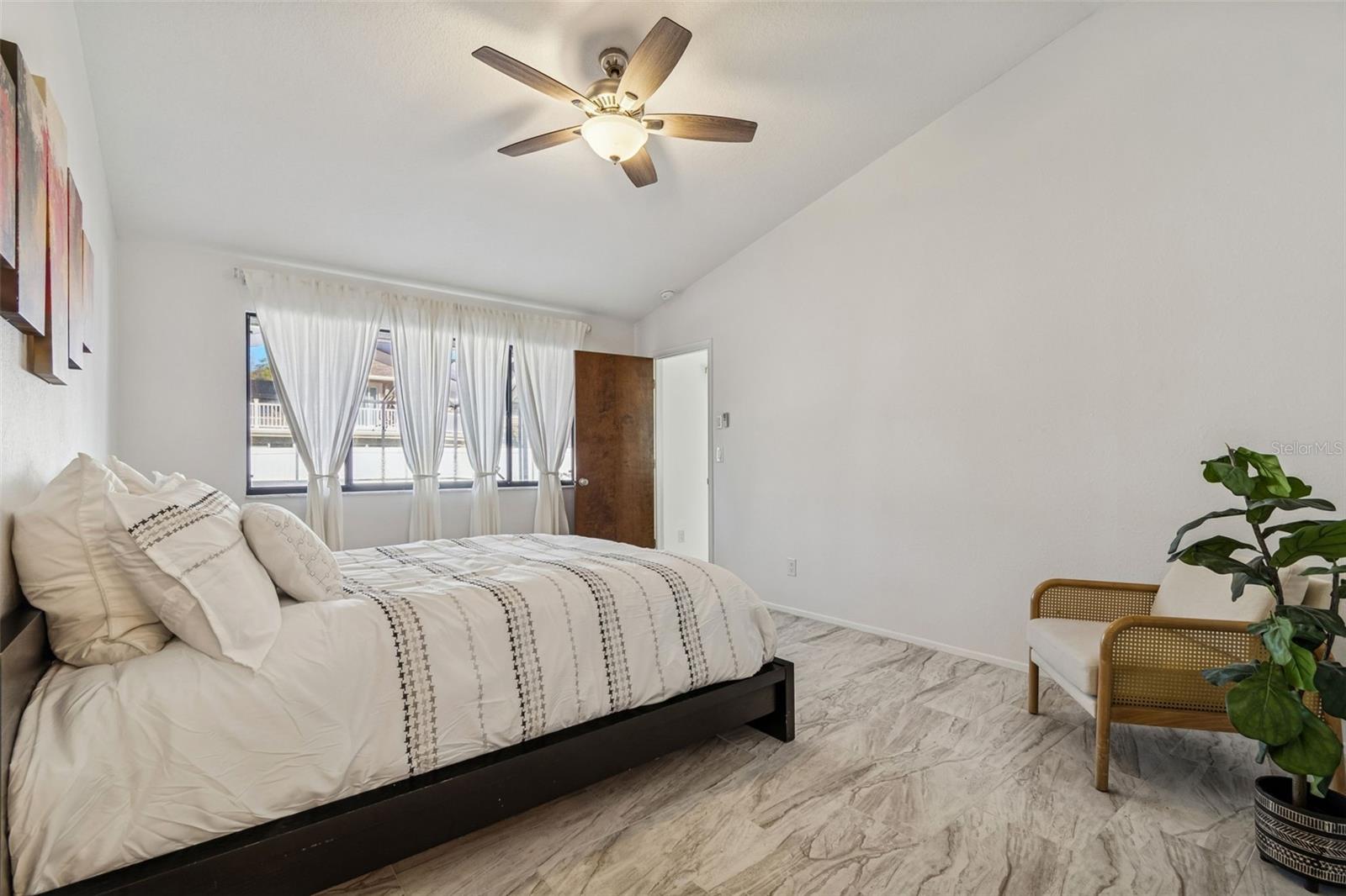 Image 13 of 59 For 14301 86th Avenue