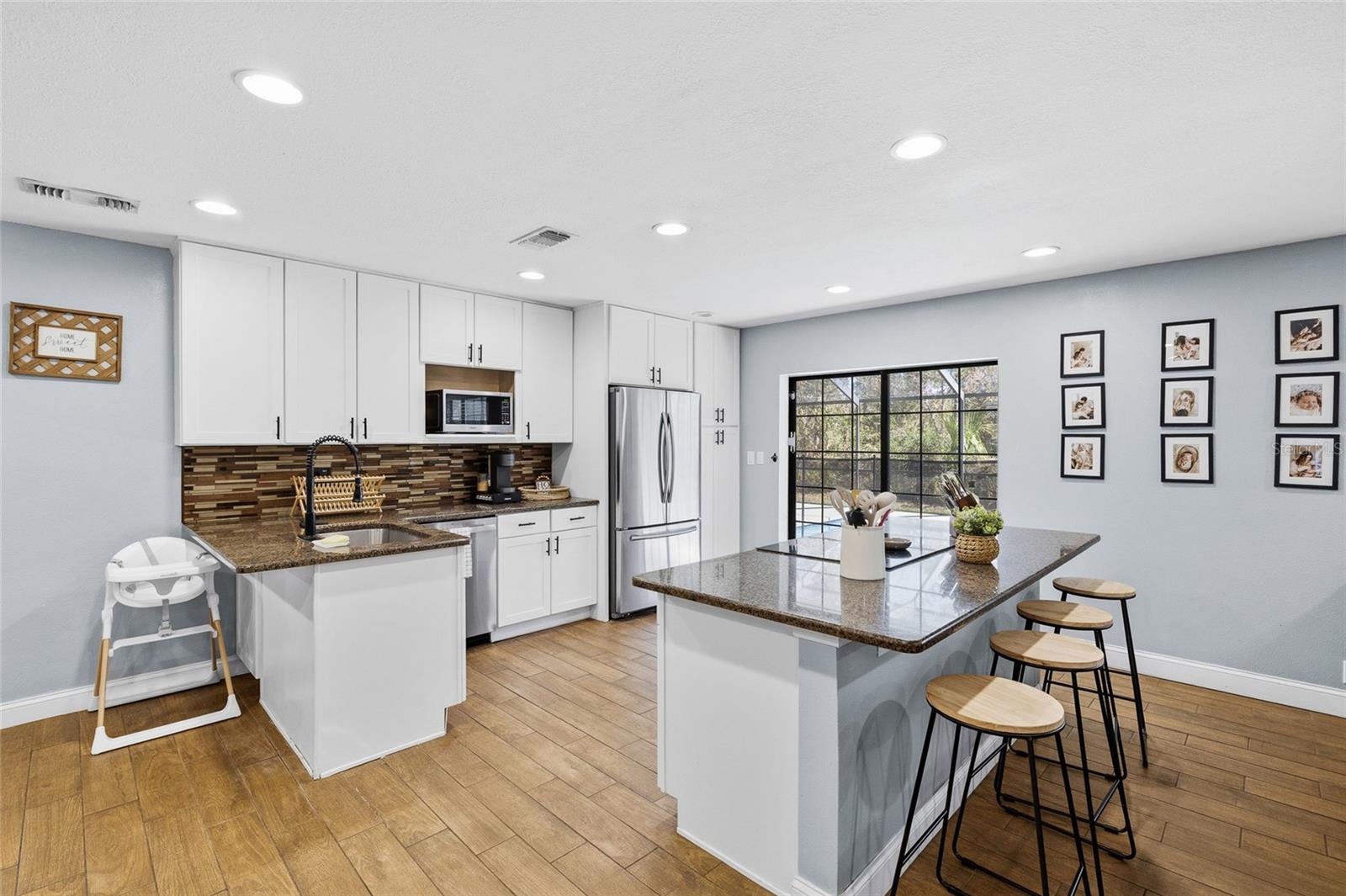 Image 10 of 31 For 965 Lyle Avenue