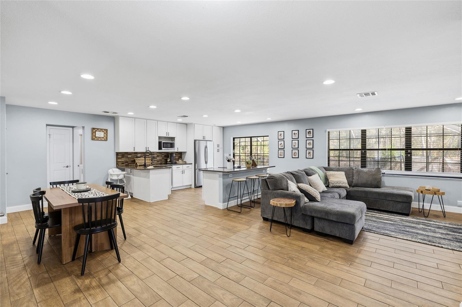 Image 11 of 31 For 965 Lyle Avenue