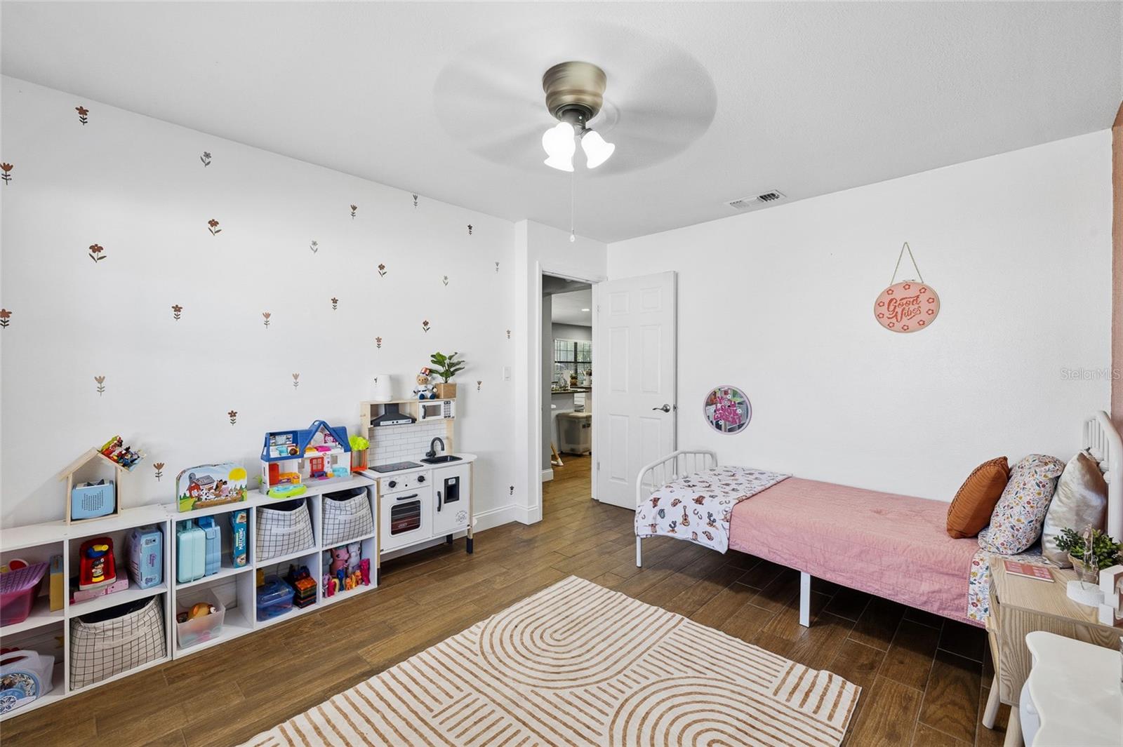 Image 20 of 31 For 965 Lyle Avenue