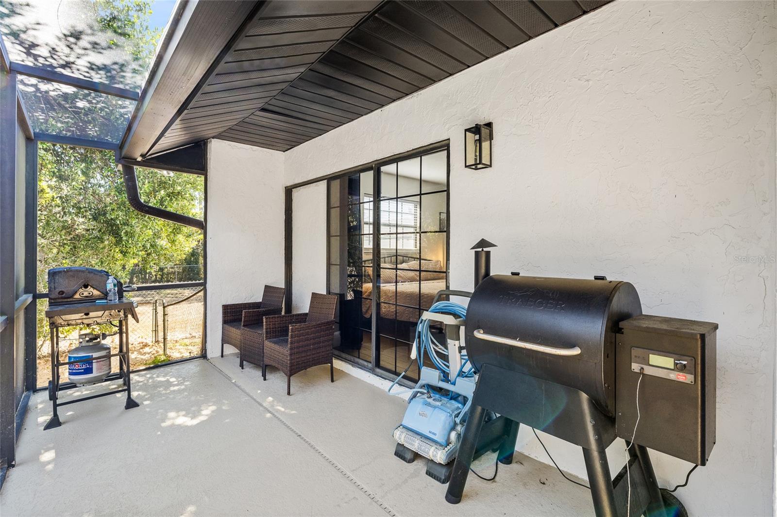 Image 24 of 31 For 965 Lyle Avenue