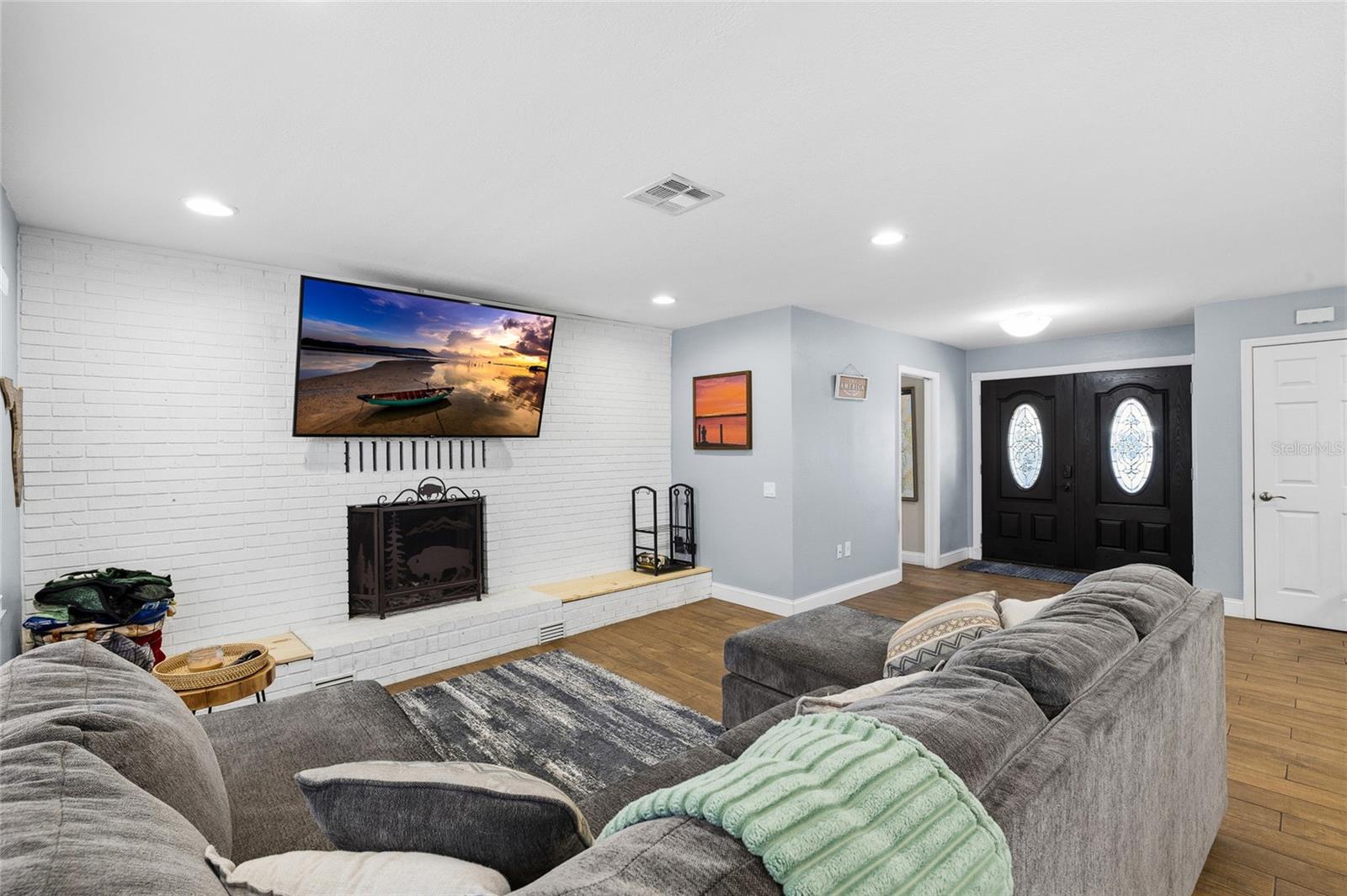 Image 6 of 31 For 965 Lyle Avenue