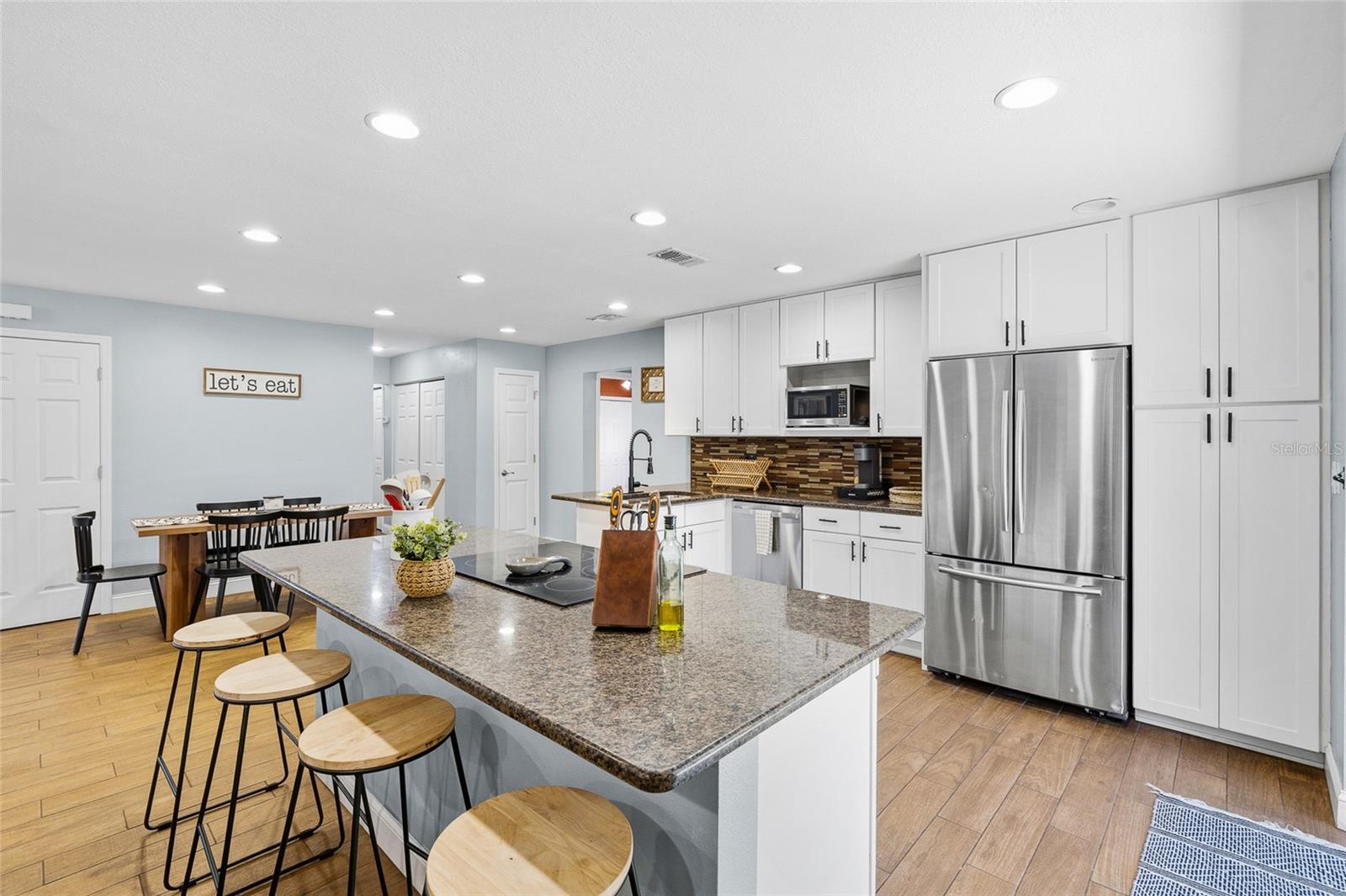 Image 7 of 31 For 965 Lyle Avenue