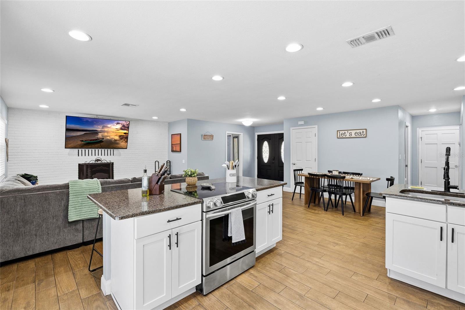 Image 8 of 31 For 965 Lyle Avenue