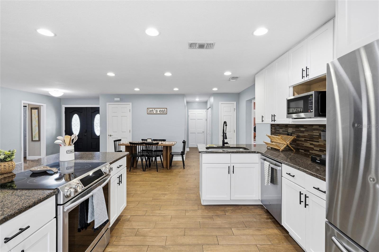 Image 9 of 31 For 965 Lyle Avenue