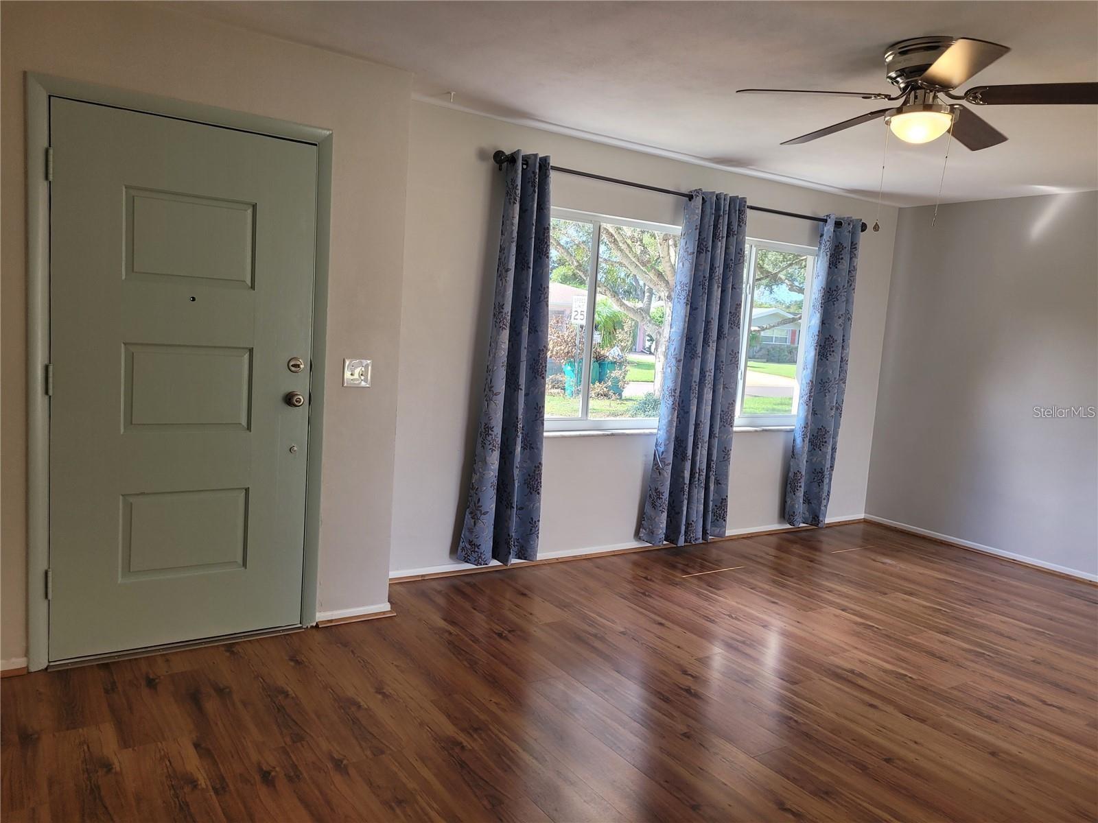 Image 3 of 29 For 13705 Jamaica Drive